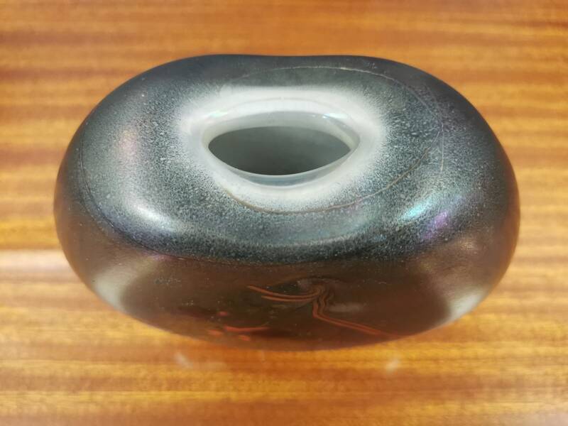 Blown glass vase signed by Robert Pierini