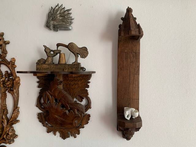 Socle mural en bois sculpté pour statue du 19e siècle