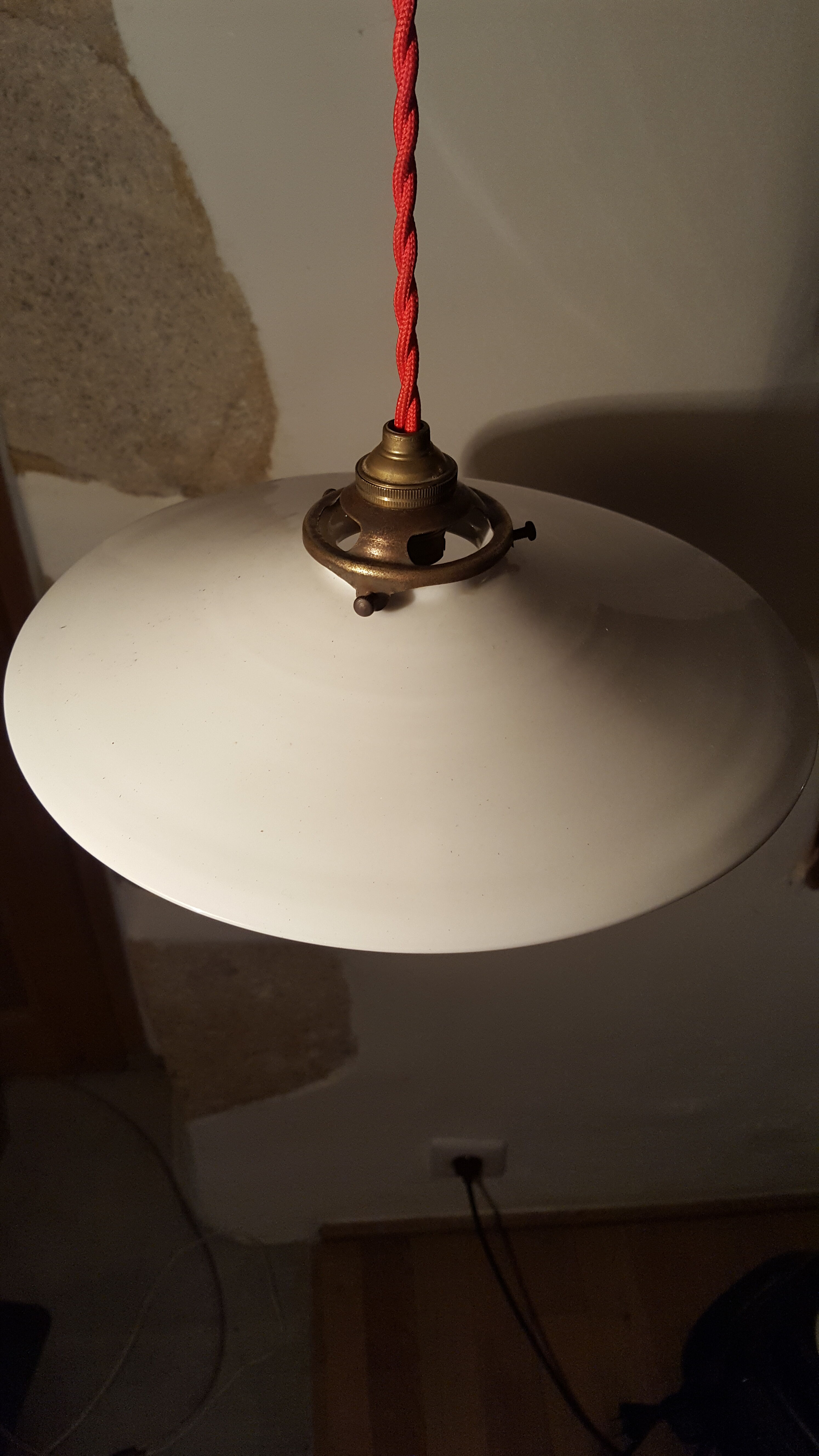 Hanging goes up & down opaline