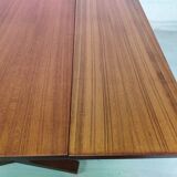 Scandinavian table with system