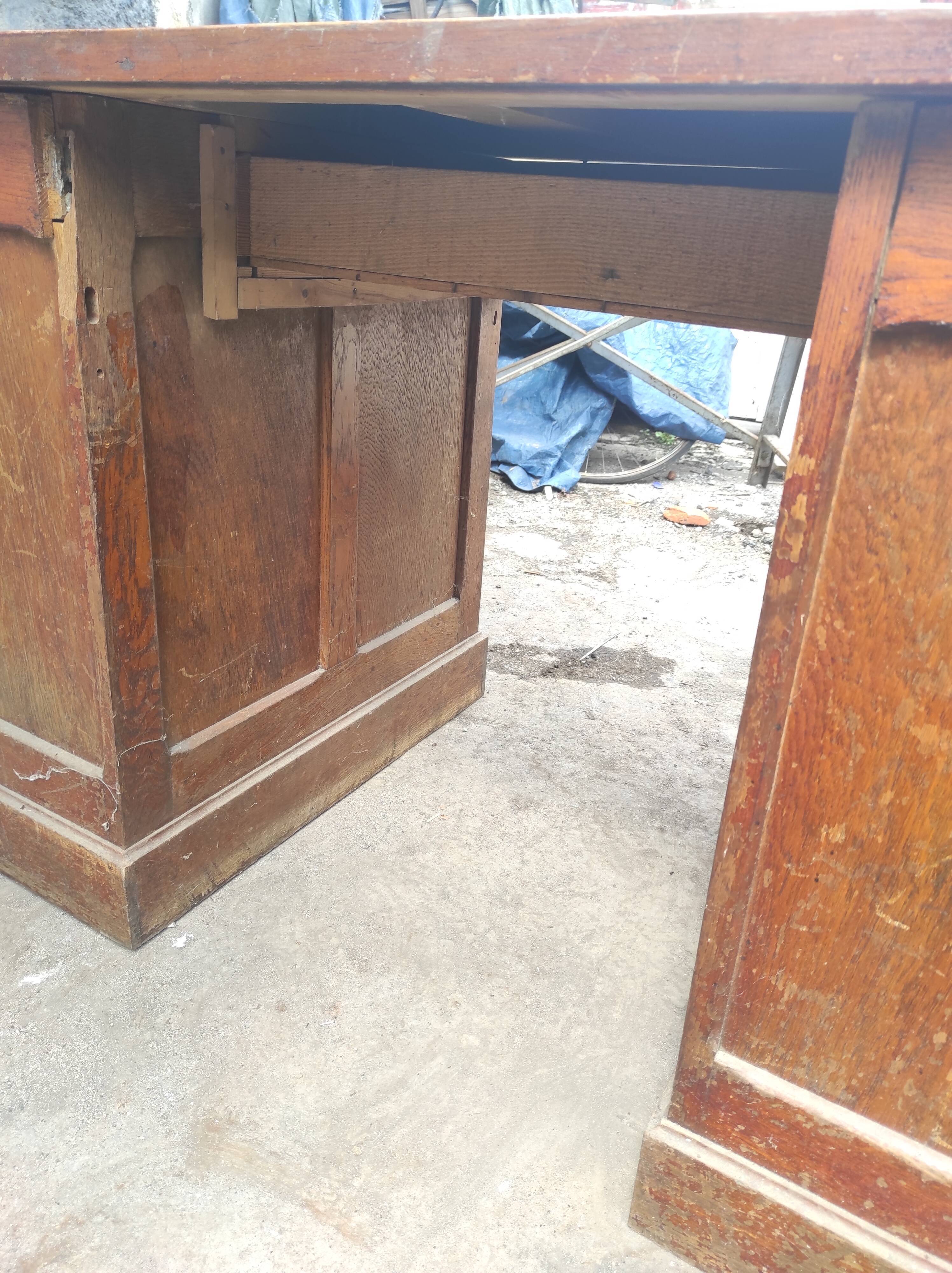 Bureau en chêne vintage ministre 2 caissons avec tiroirs années 40-50