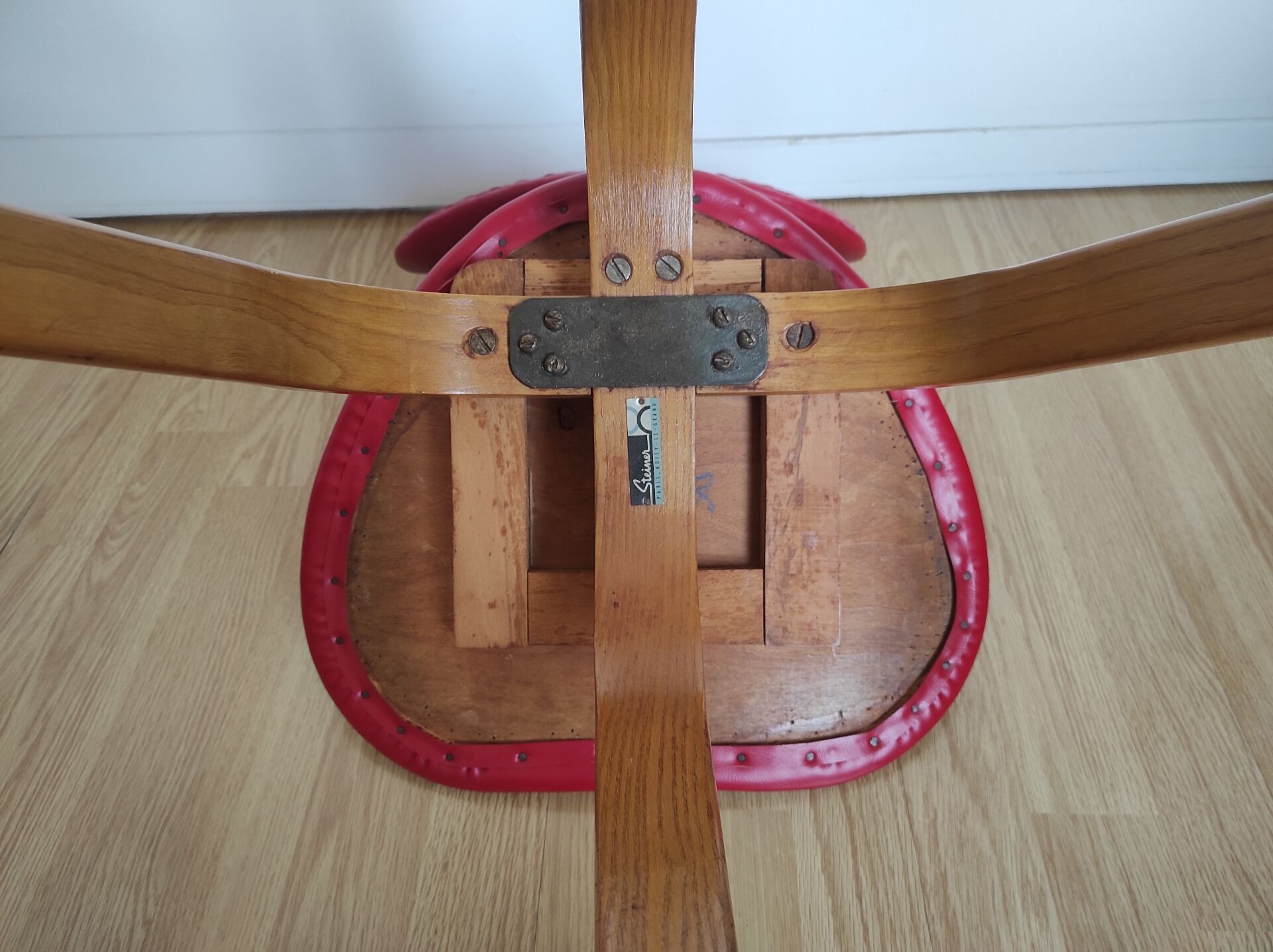Vintage Bow-Wood chair by Steiner - red seat and dark wood