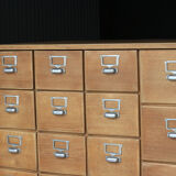 Furniture of trade: dresser of apothecary.