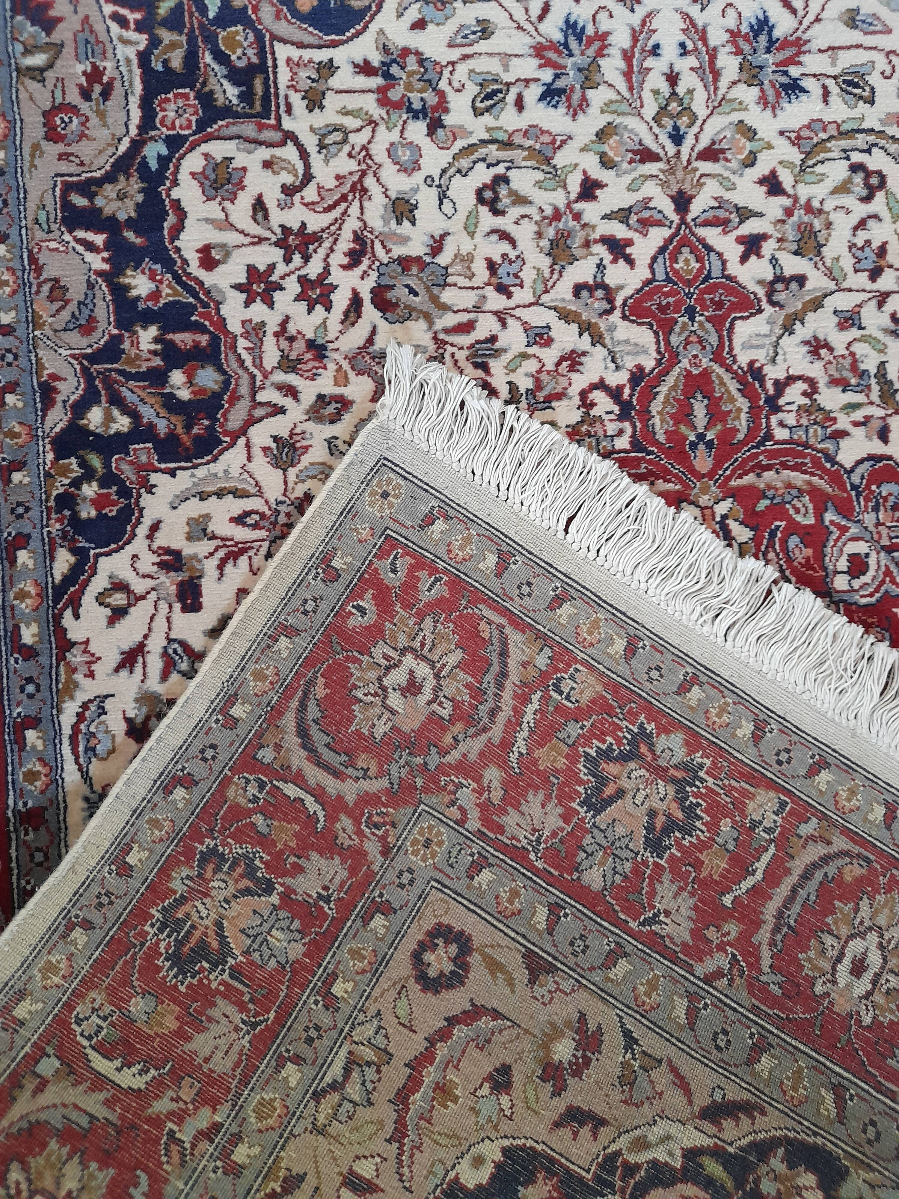 Oriental rug 191x124cm hand-knotted