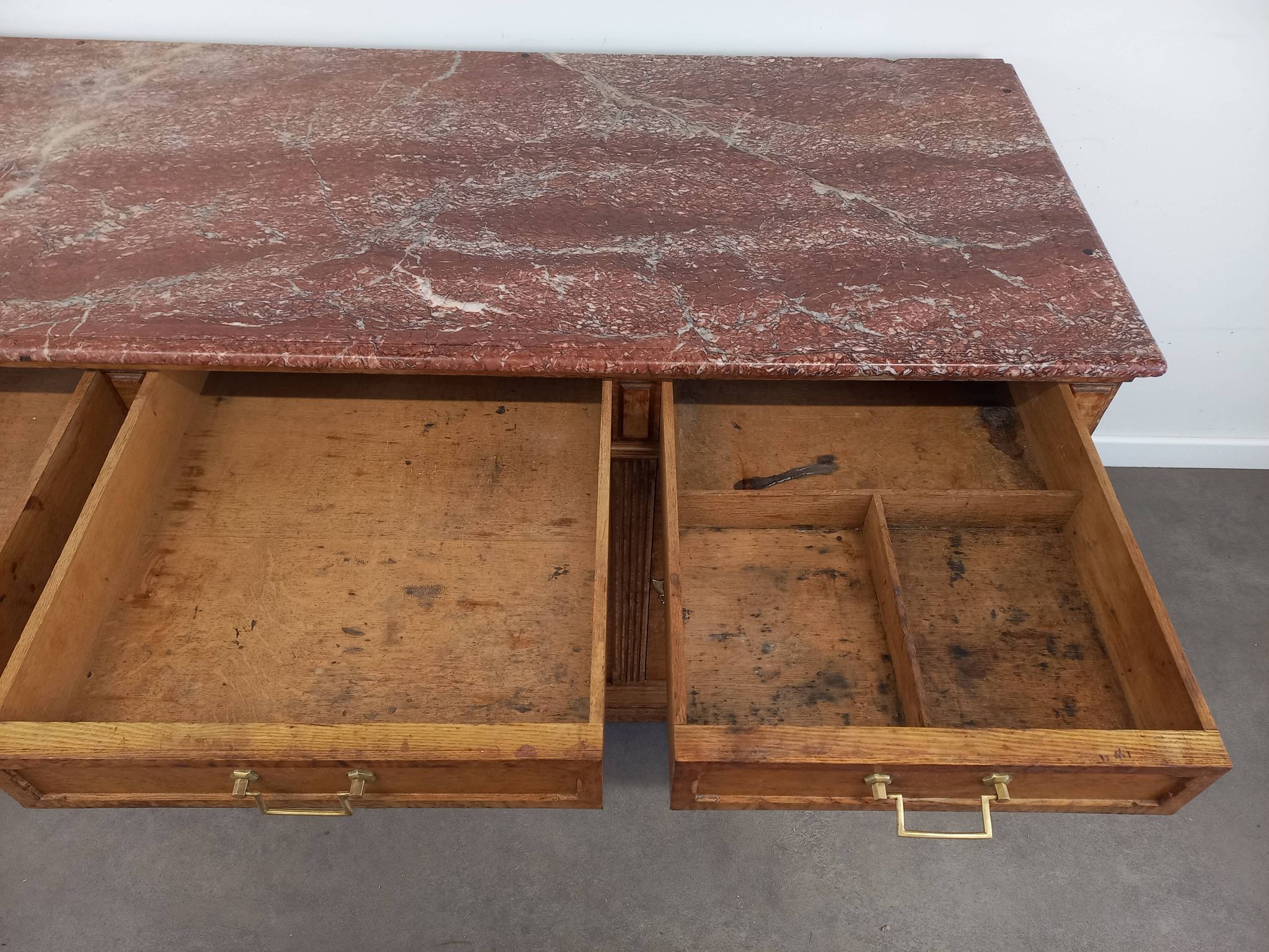 Marble top store bank