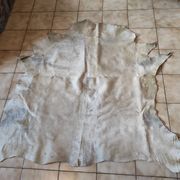 Carpet descent of vintage bed in cowhide 164x176 cm with white hair