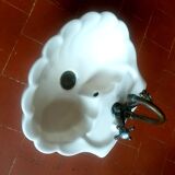 Shell sink and copper taps