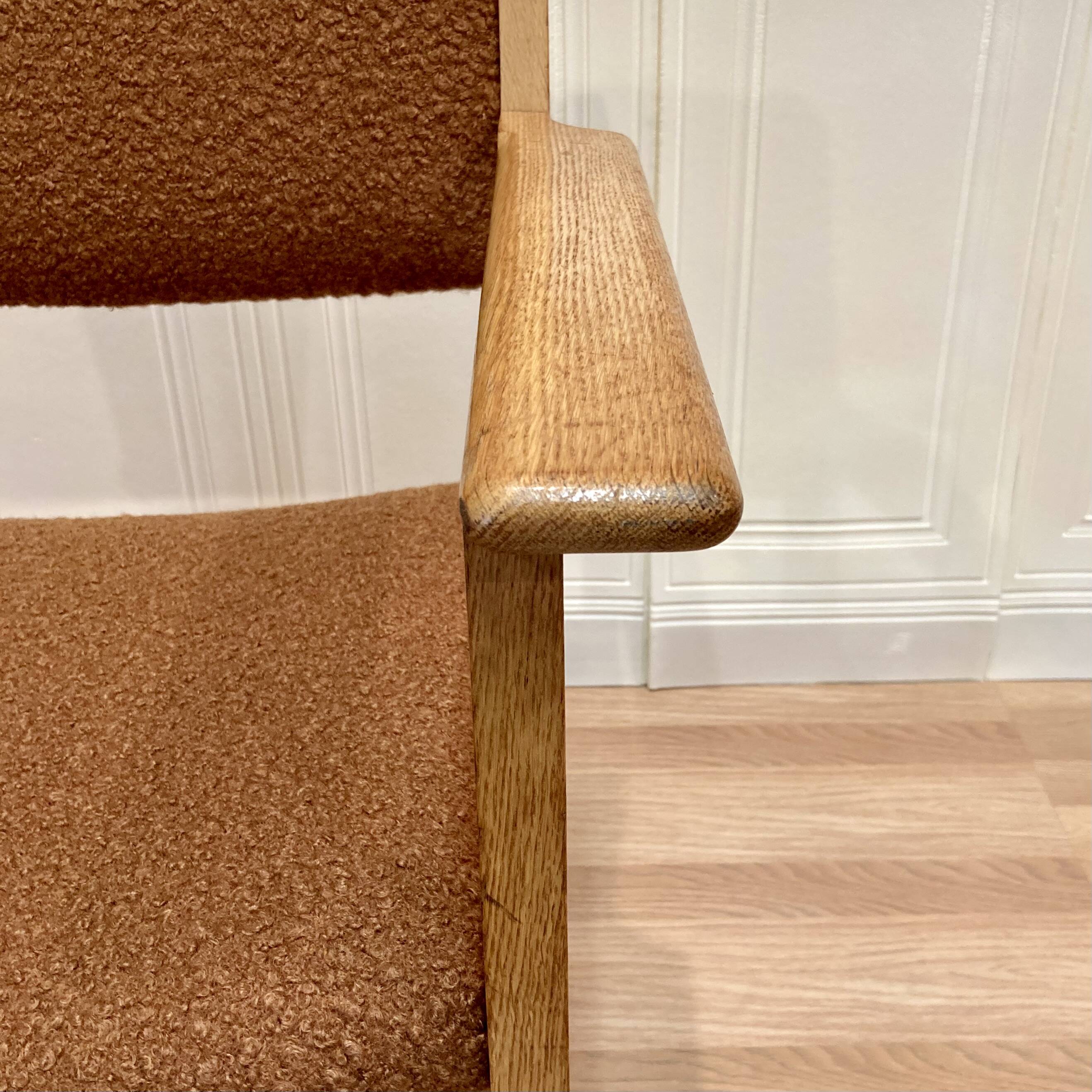 SUITE DE 4 FAUTEUILS ESTAMPILLE "HANS WEGNER" 1960.