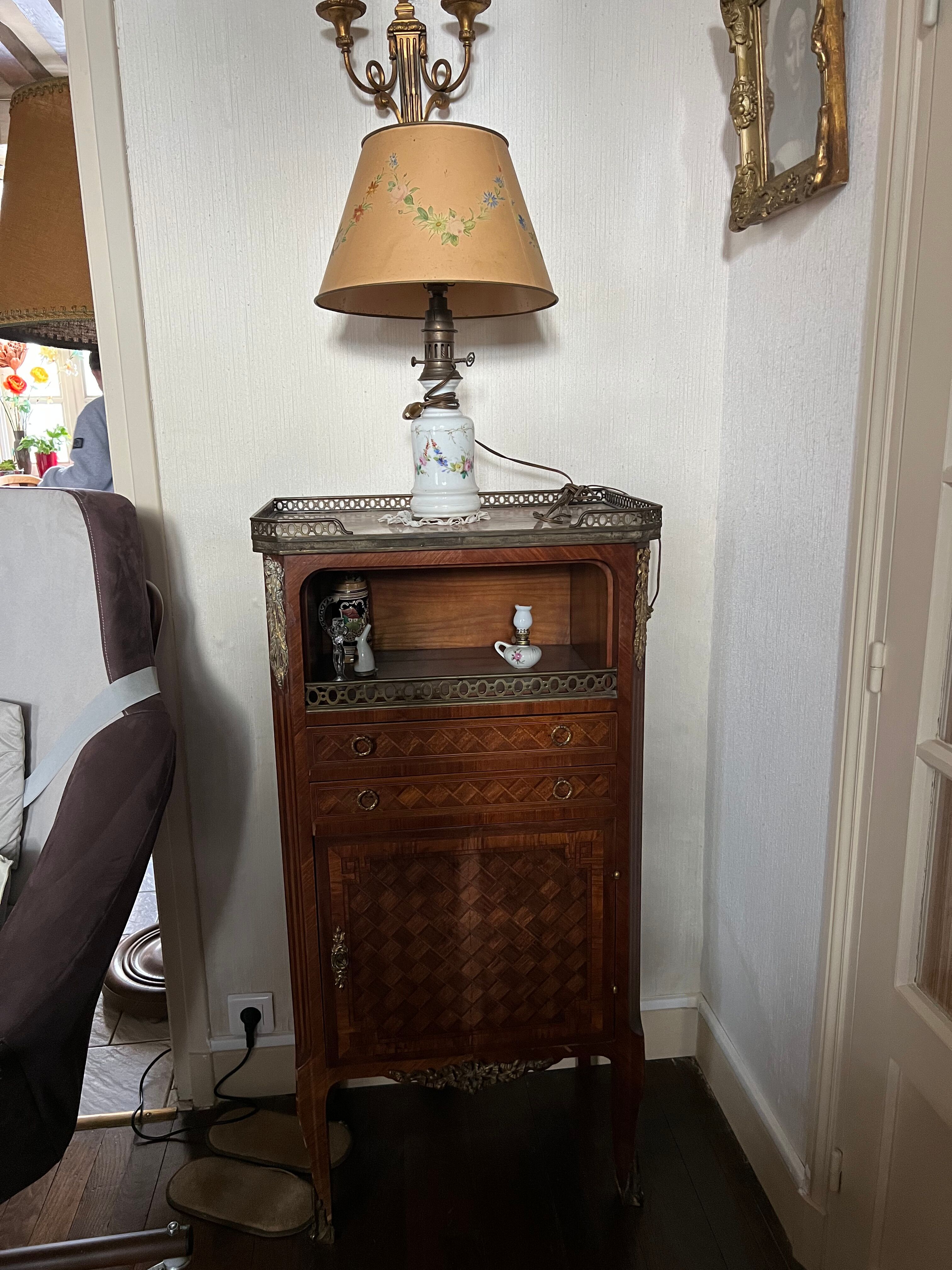 Chest of drawers in marquetry and bronze