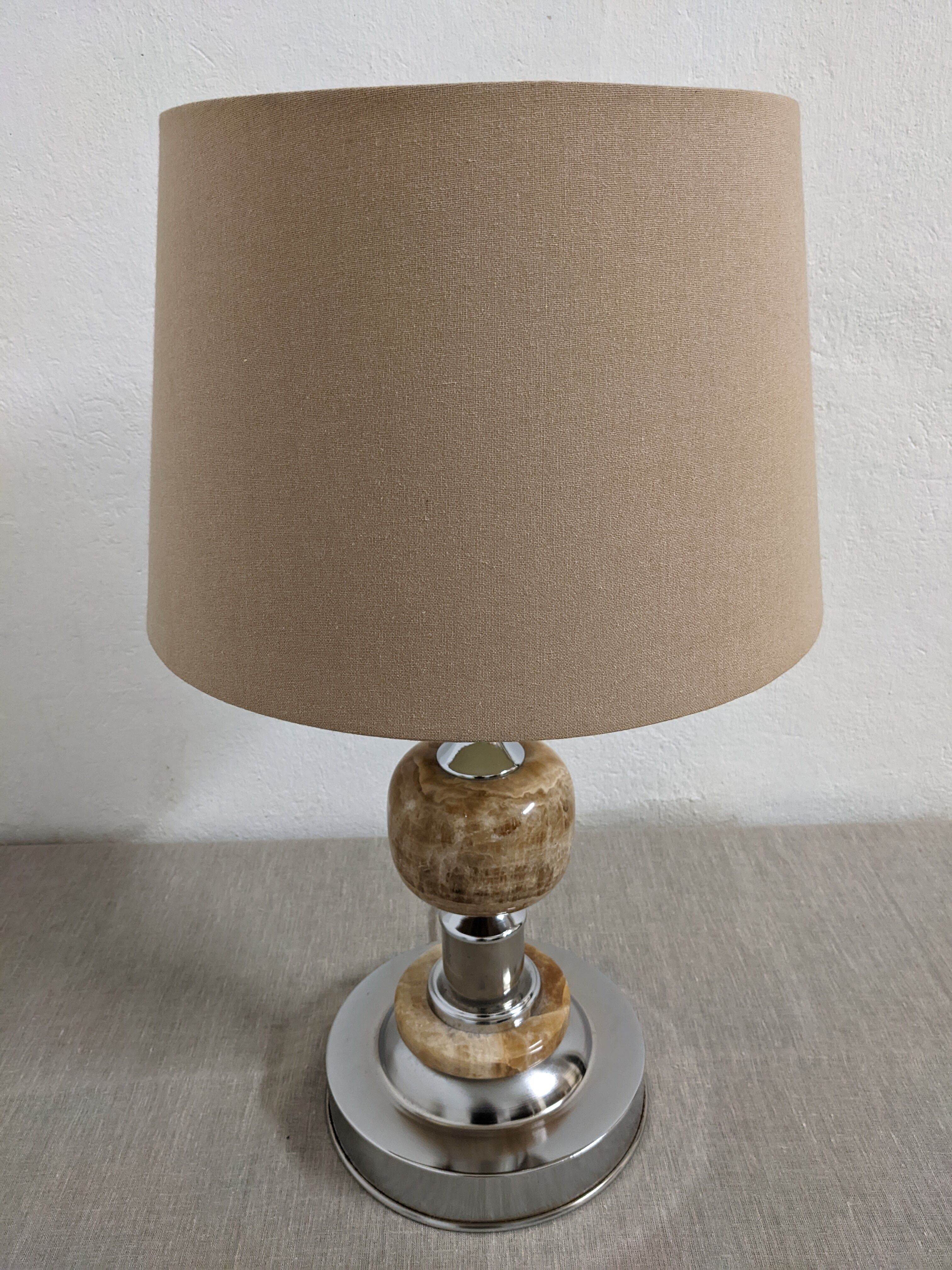 Living room lamp in onyx and chrome metal of the 70s