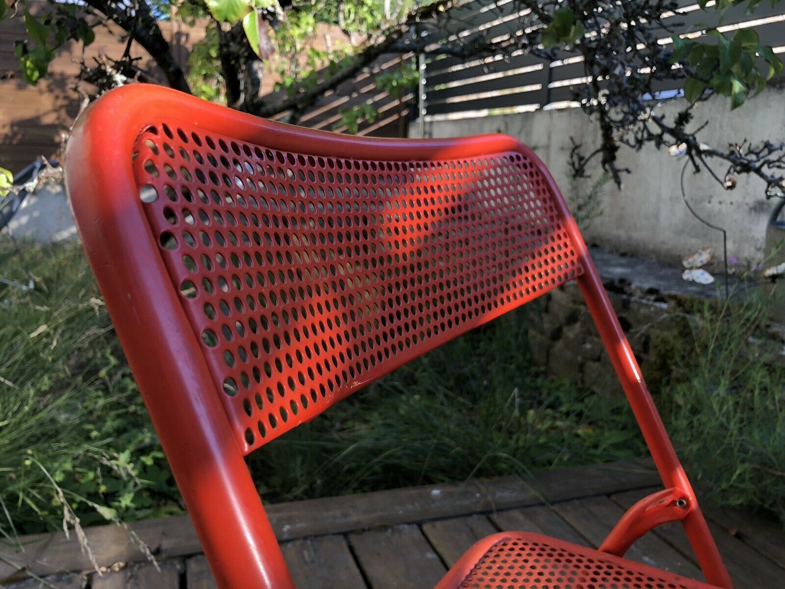 VINTAGE 70S FOLDING CHAIR, RED METAL, PERFORATED TOLE, POP