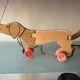 Jouet chien à tirer en bois