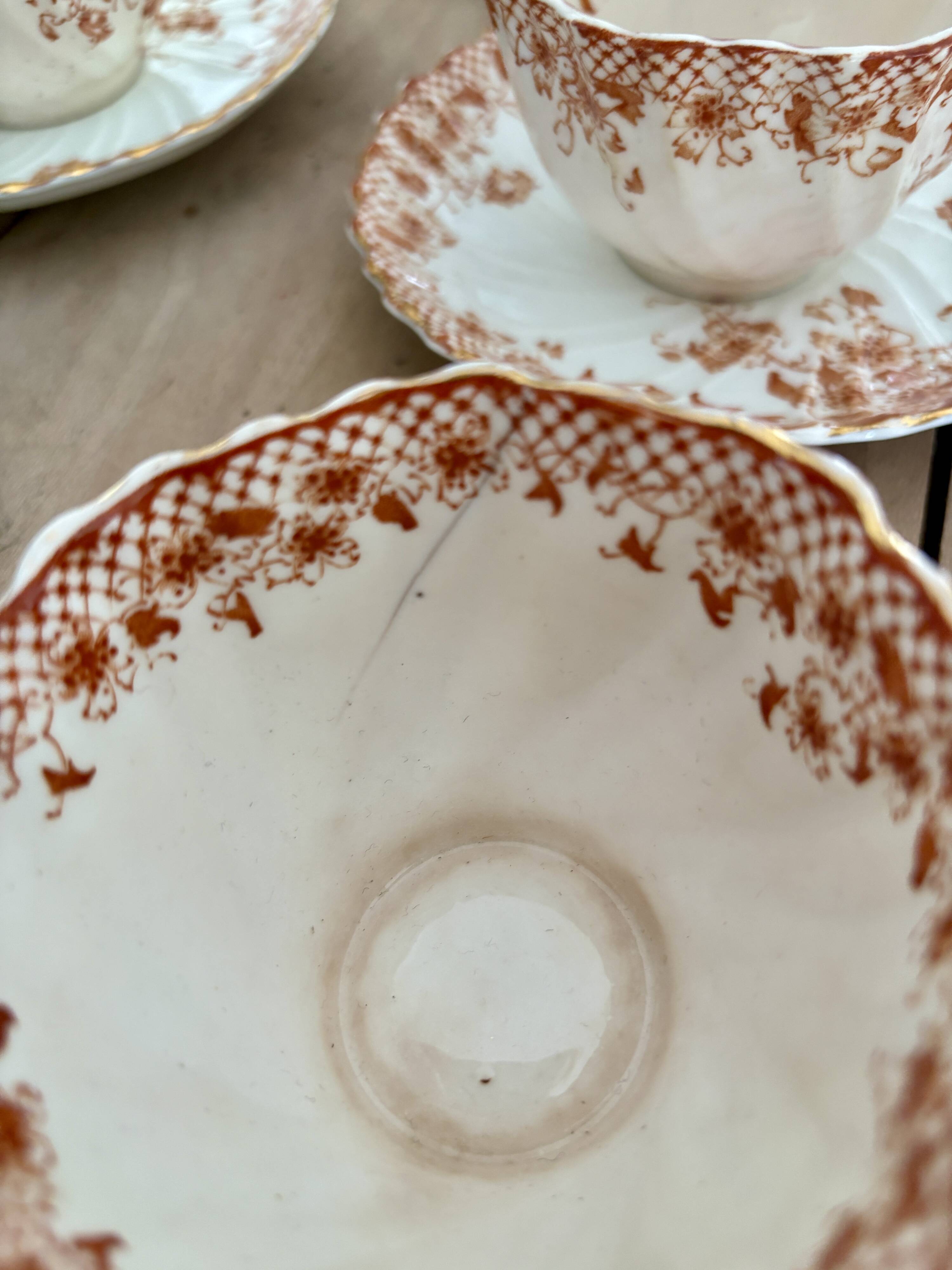 Lot de 9 tasses à thé ou café et le pot à lait en porcelaine fine Anglaise - Royal Albert