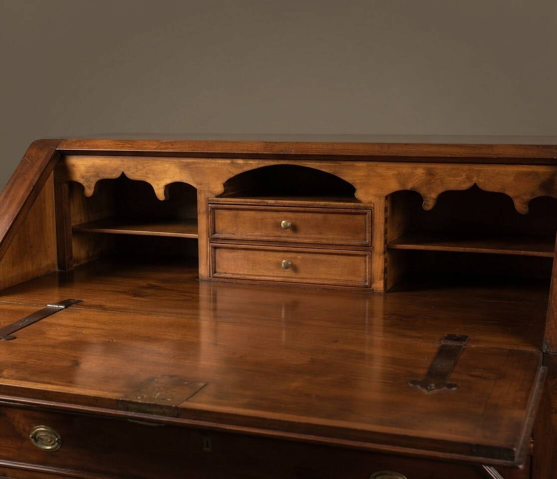 Bureau abattant noyer massif post-1850