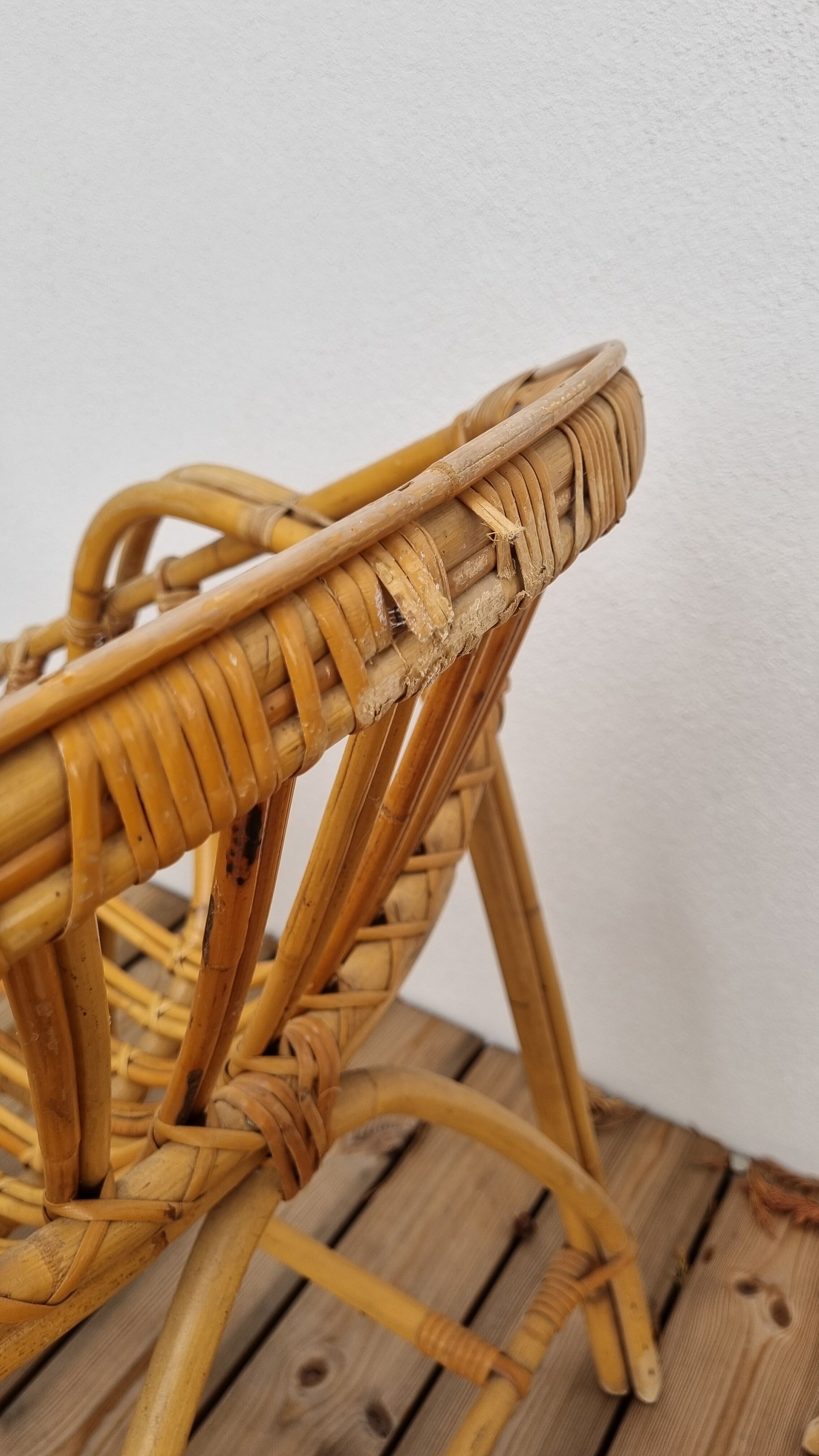 pair of Coquille rattan armchairs