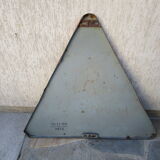 Sign former shrinking of pavement