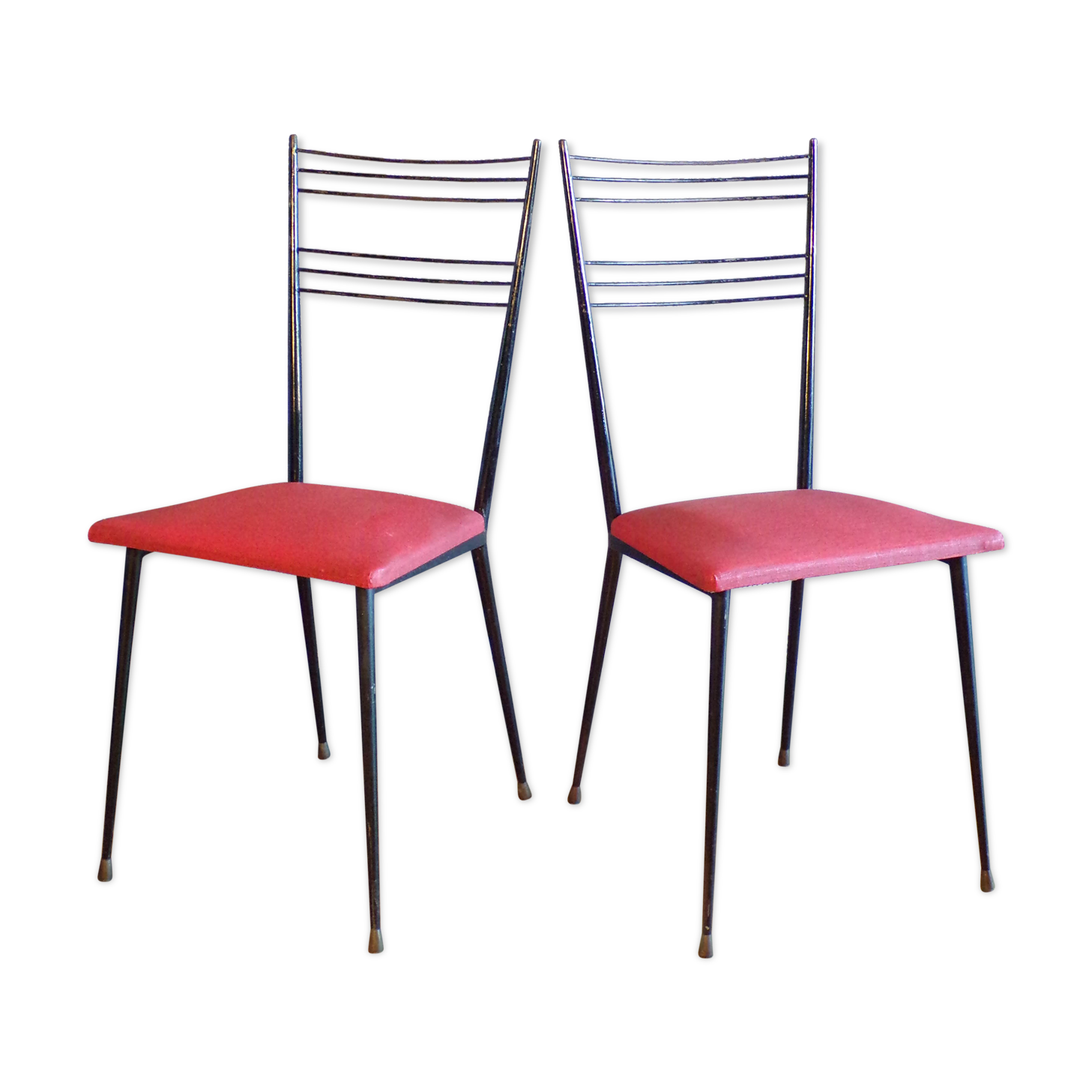 Pair of red Colette Guéden chairs