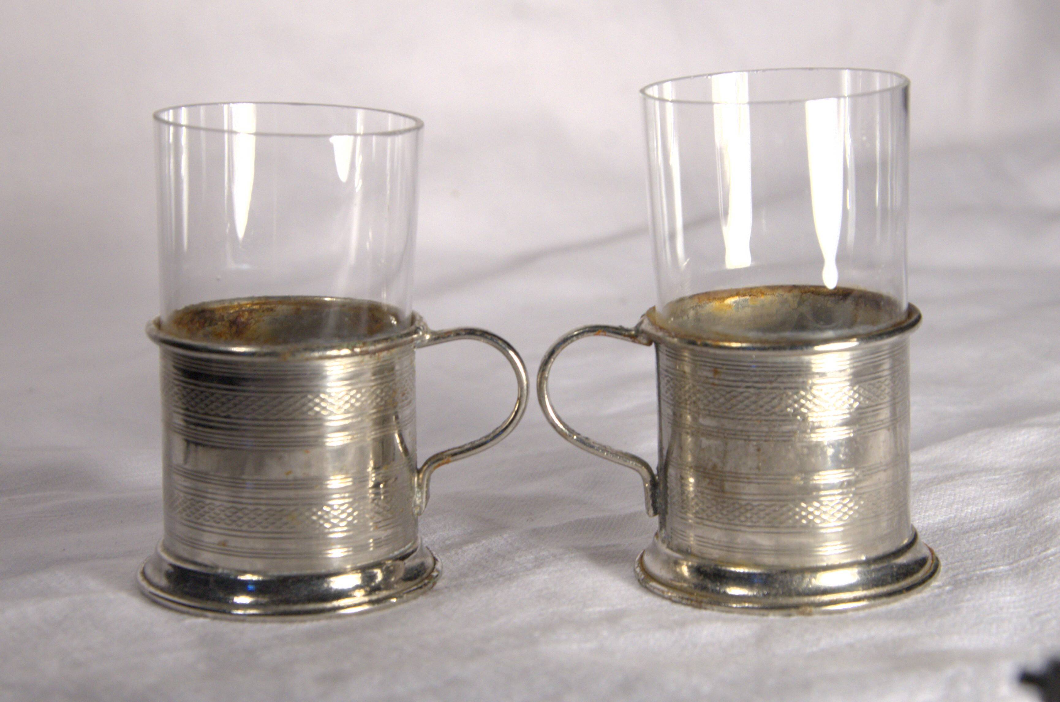 Set of 2 antique metal-rimmed tea glasses with handle, 5x7cm.
