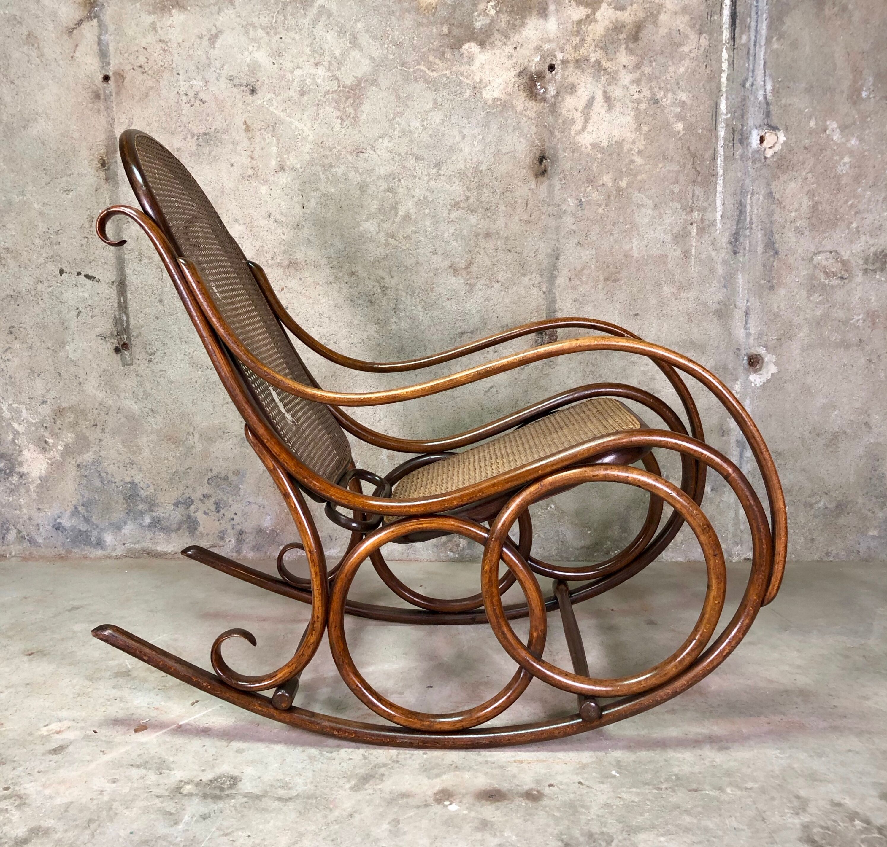 Thonet 1900 rocking chair