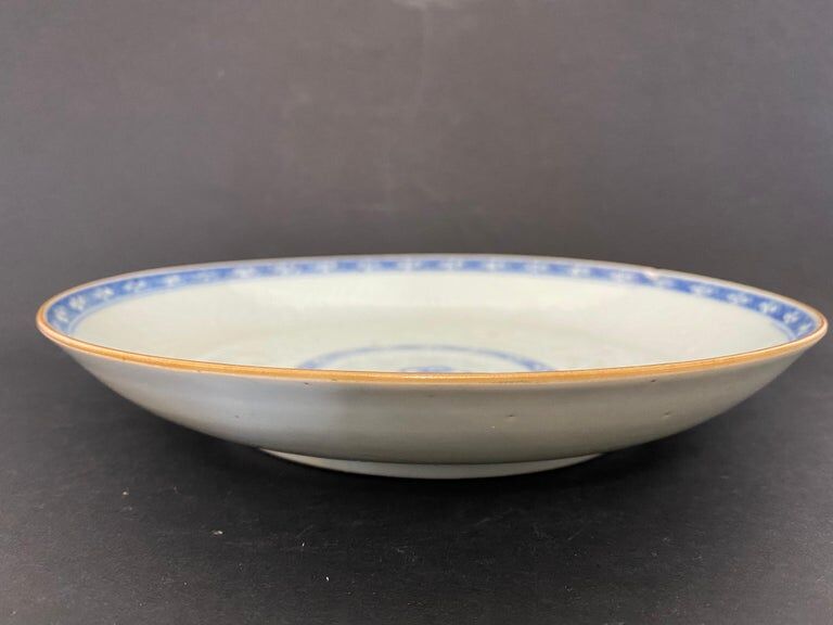 Chinese plate inspired by the blue Family East India Company, mid-19th century