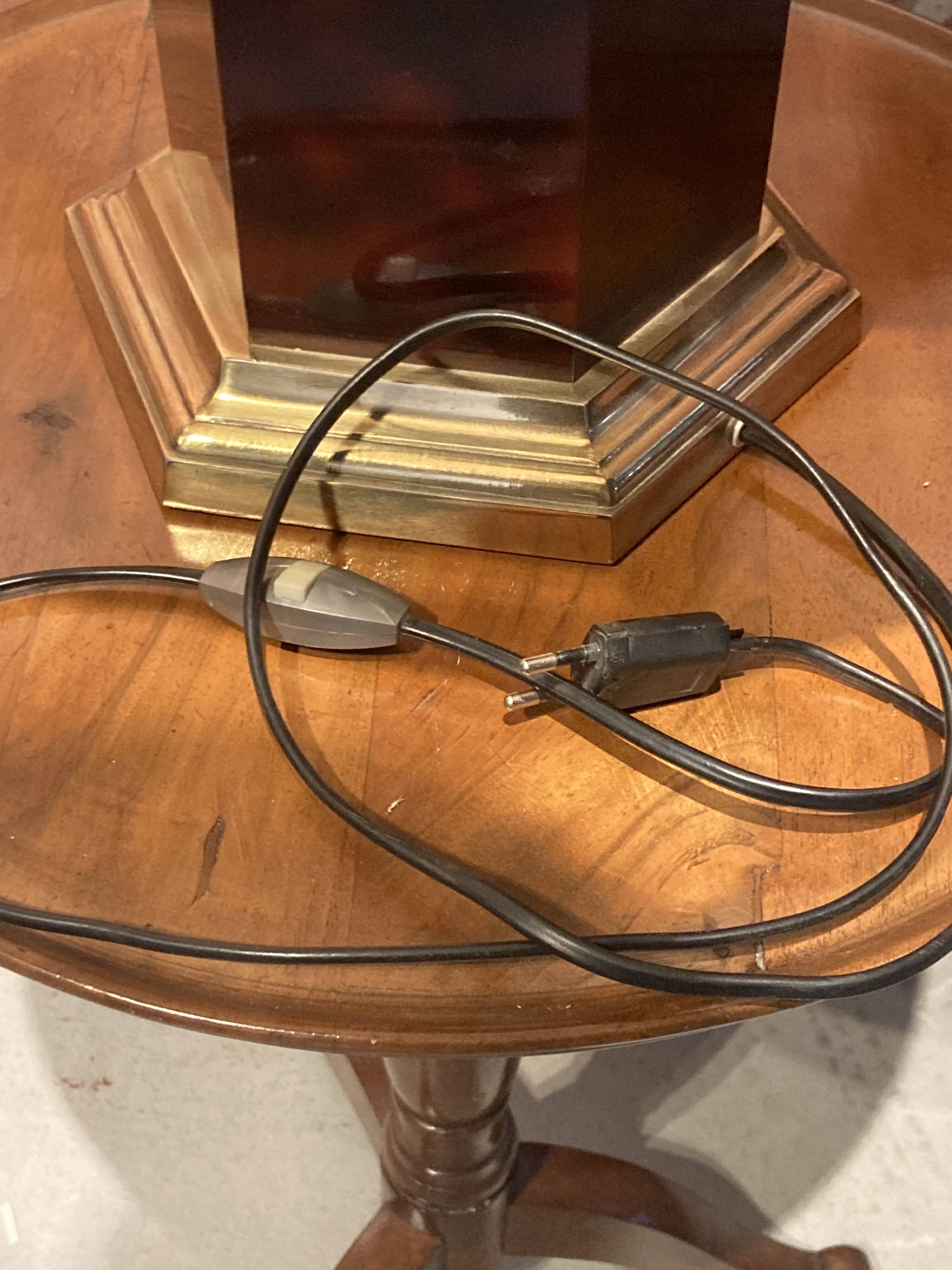 Chic table lamp with lampshade