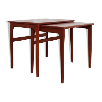 Set of 2 Scandinavian pull-out coffee tables