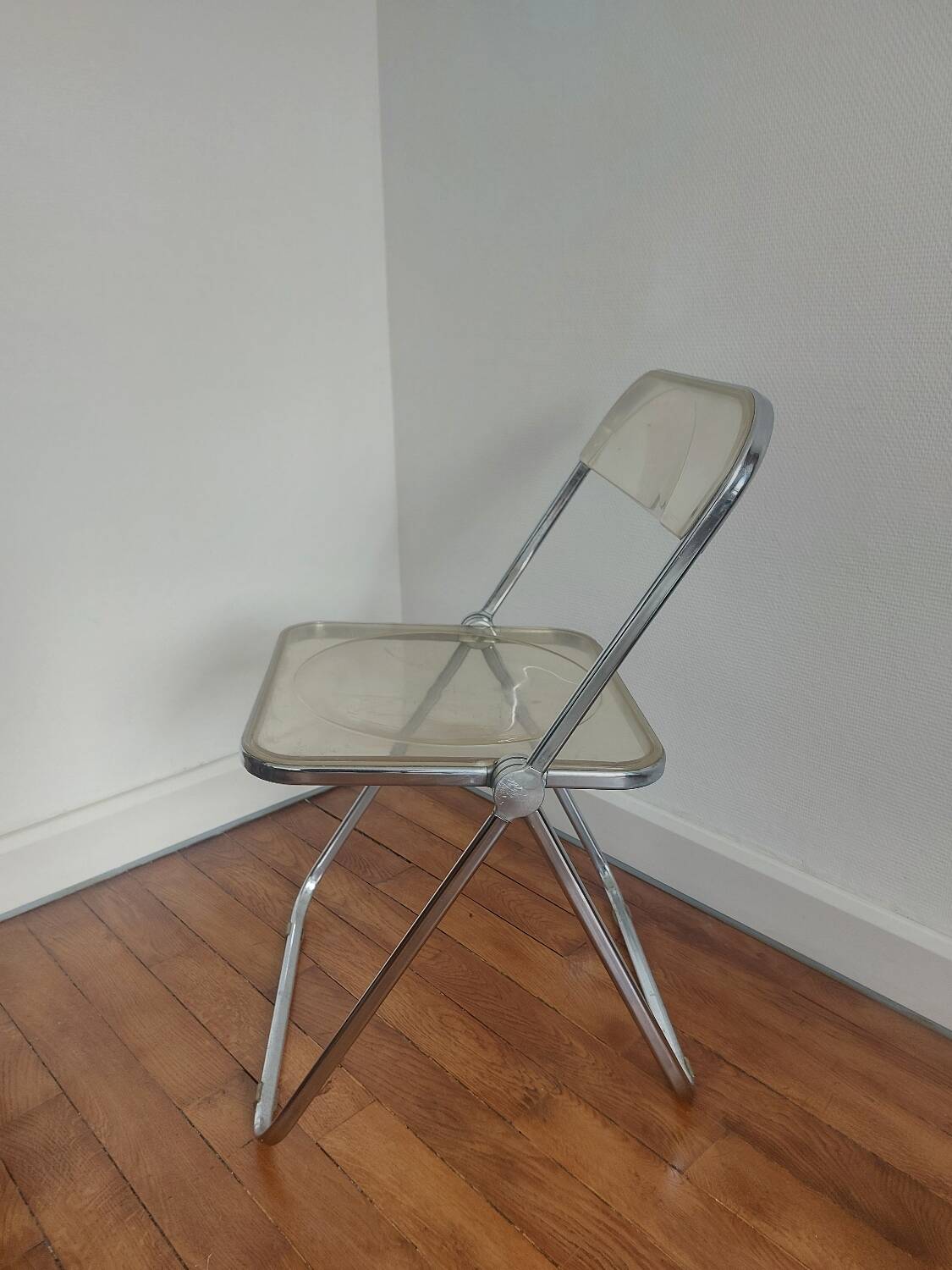 Plia castelli folding chair