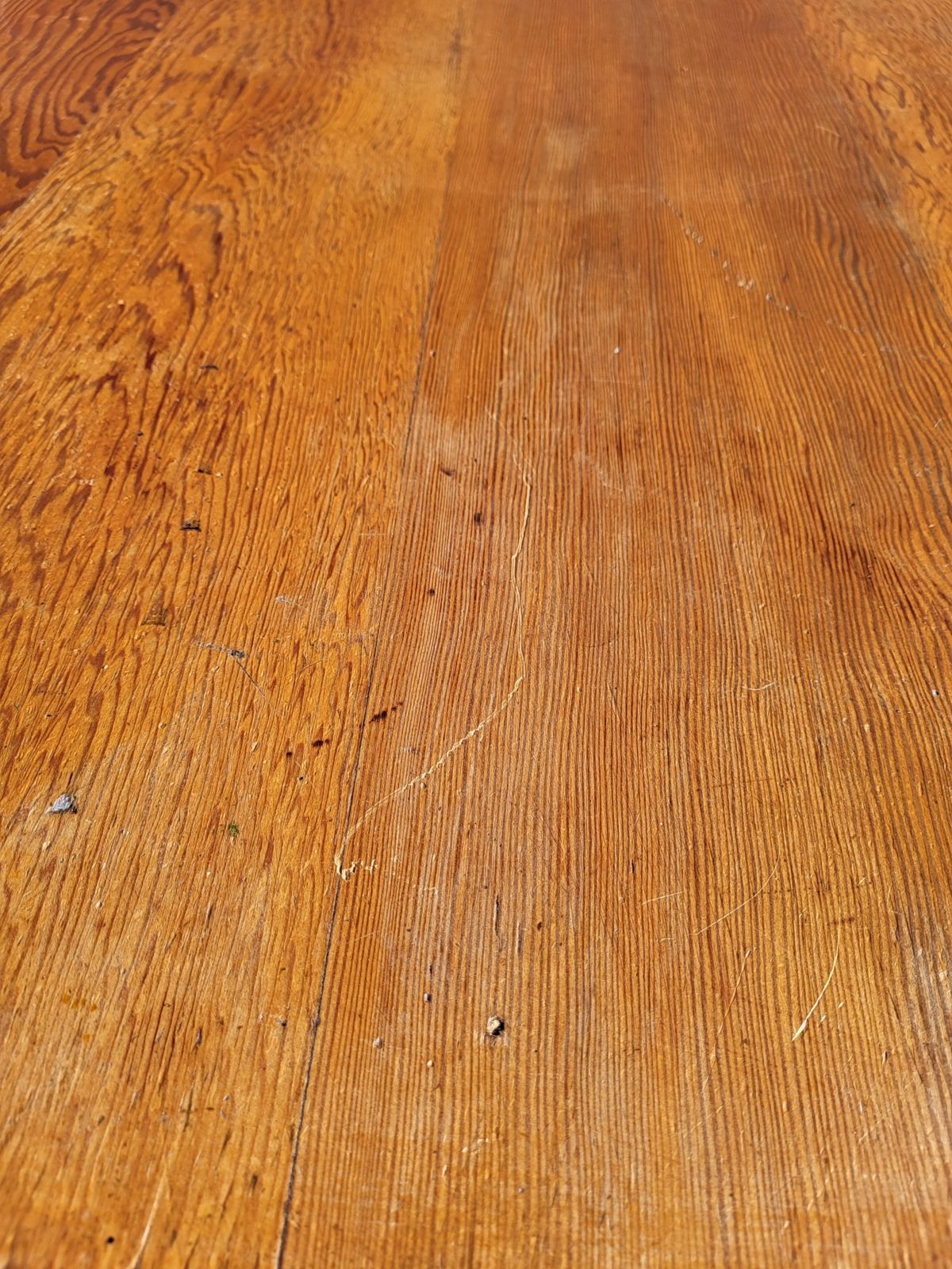Pine farmhouse table ● Honey patina & Zebra grain