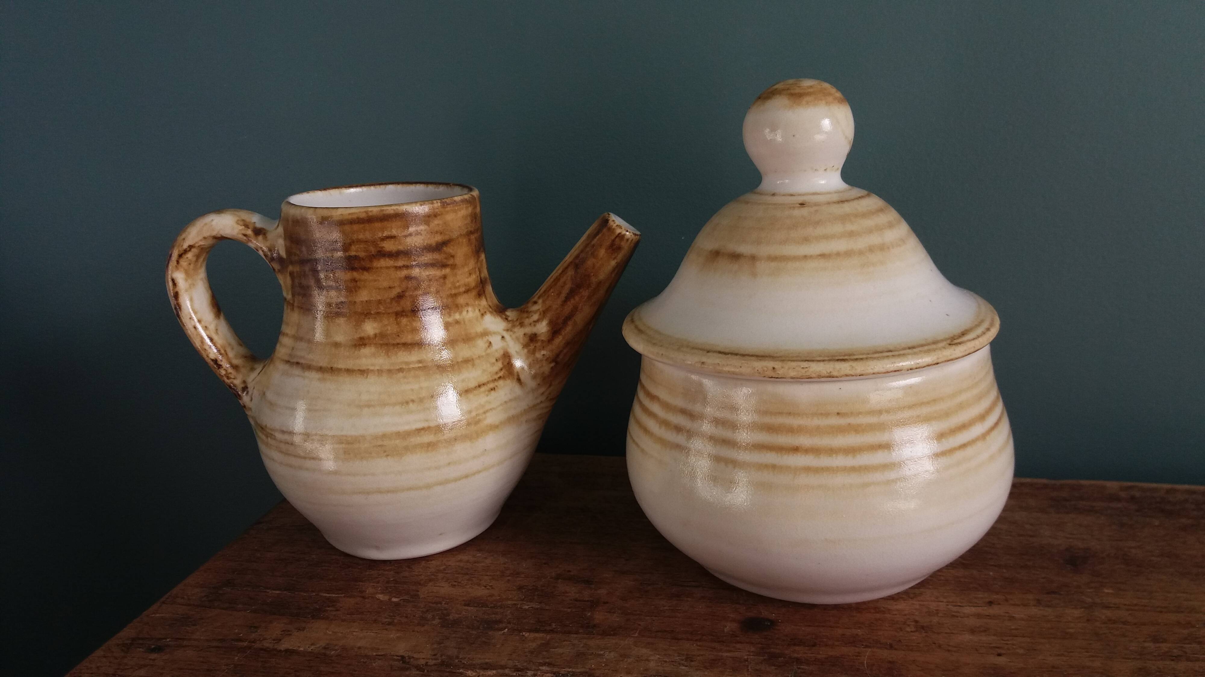 Sugar bowl and milk jug in Longchamp earthenware.