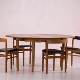 Table and 4 scandinavian encastrable chairs