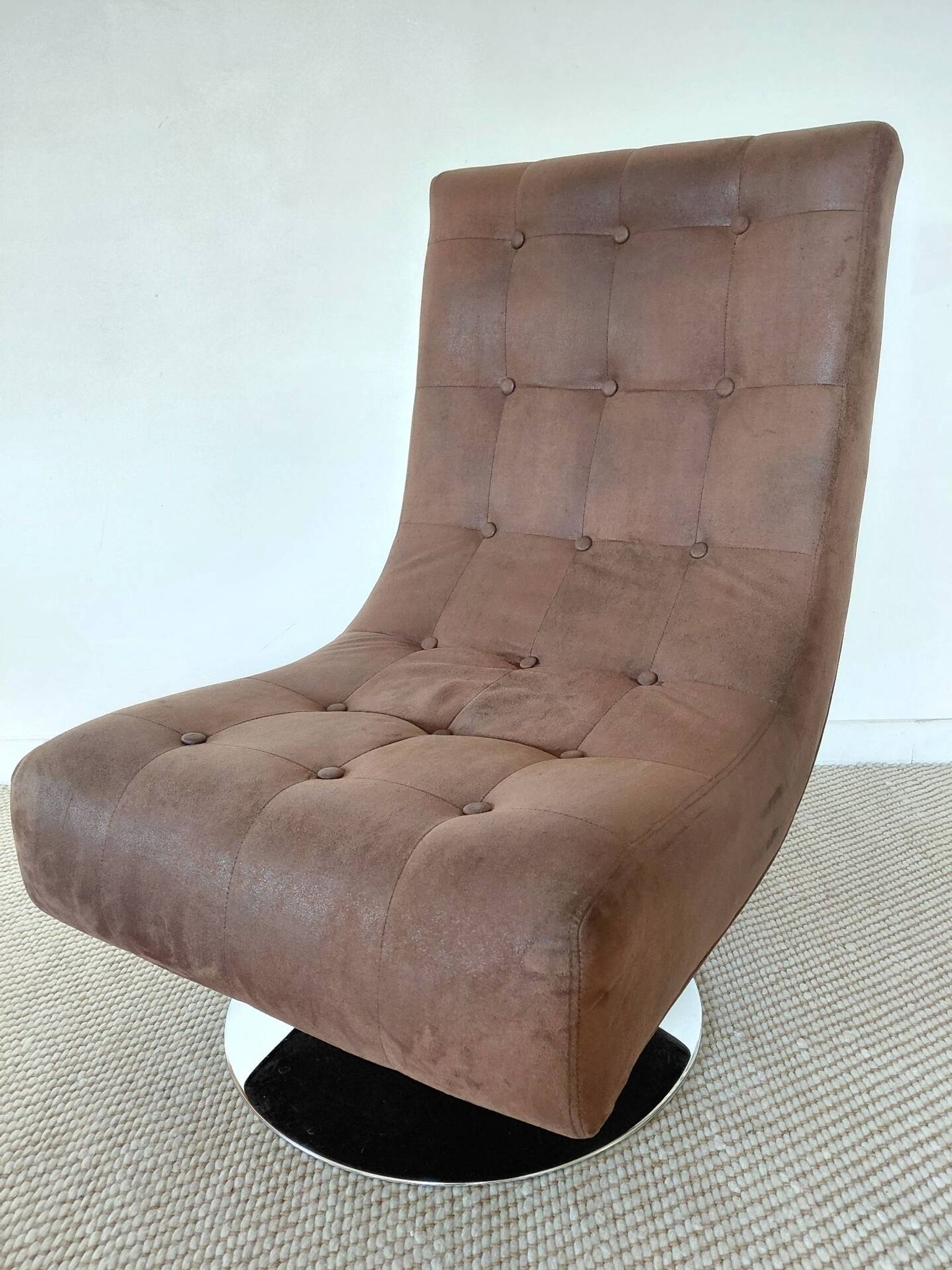 Fauteuil vintage pivotant en suède marron-esprit design années 60/70s
