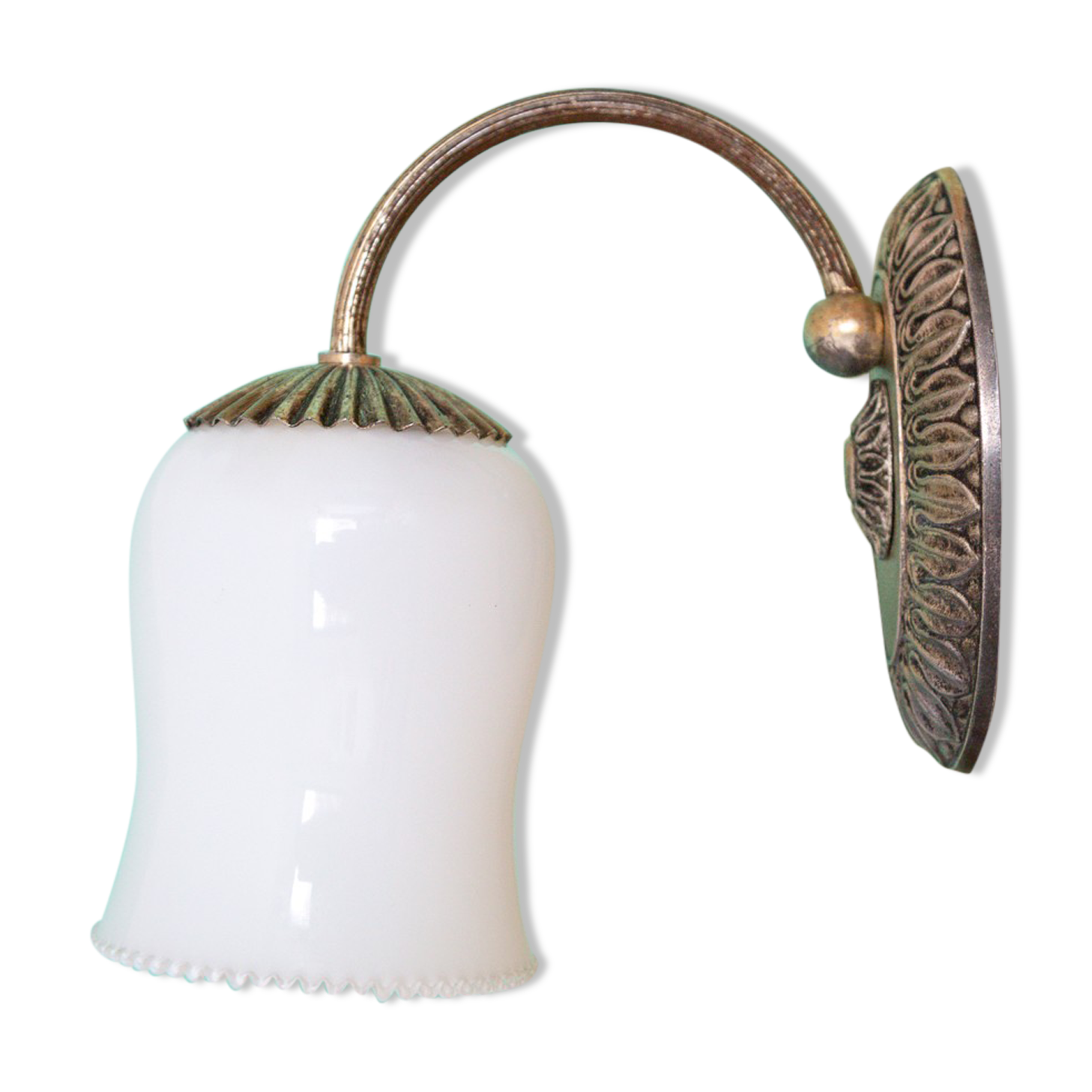 Metal wall lamp and serrated glass globe