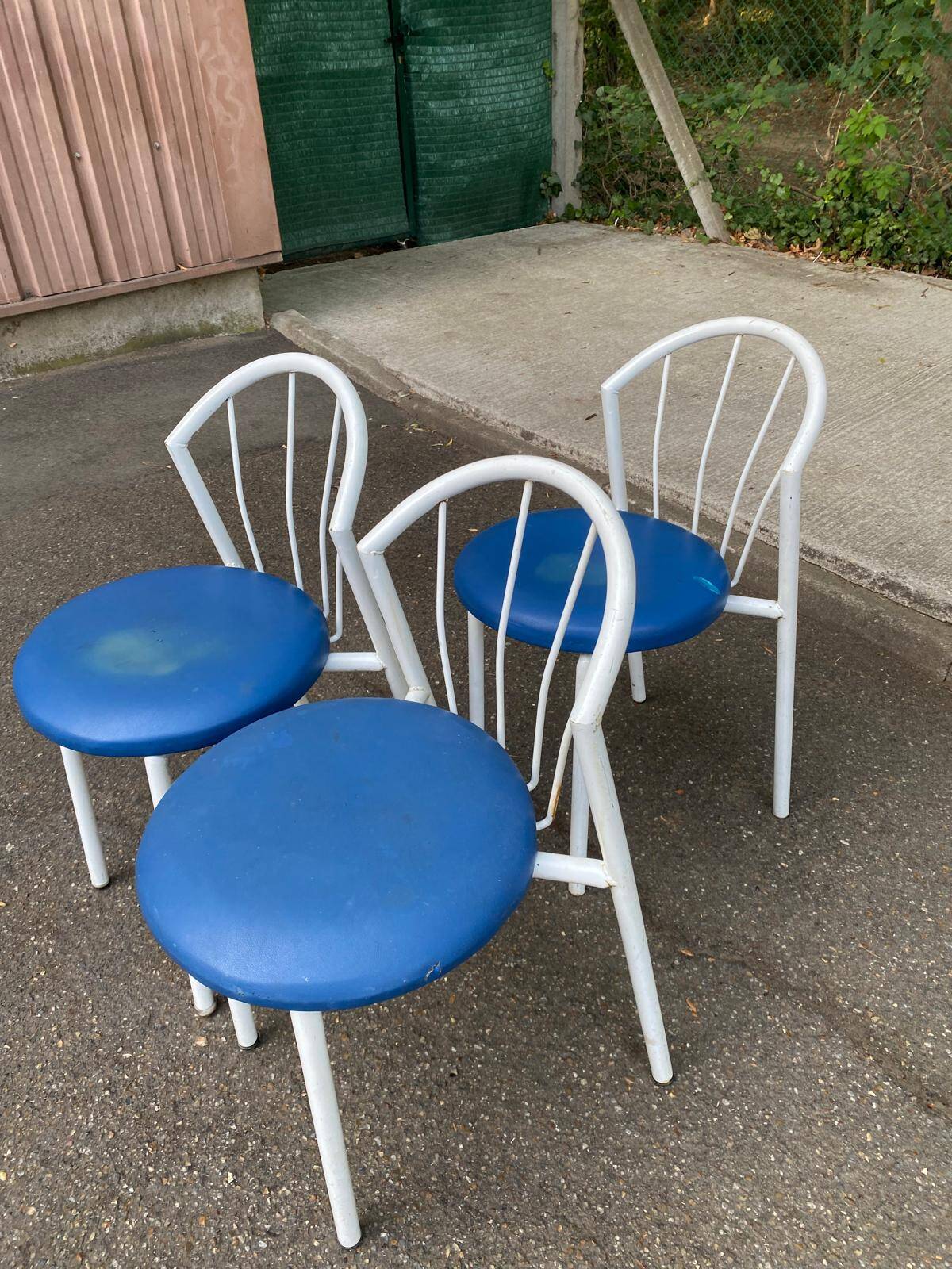 Vintage bistro garden chair in white tubular steel and blue leather from the 1980s.