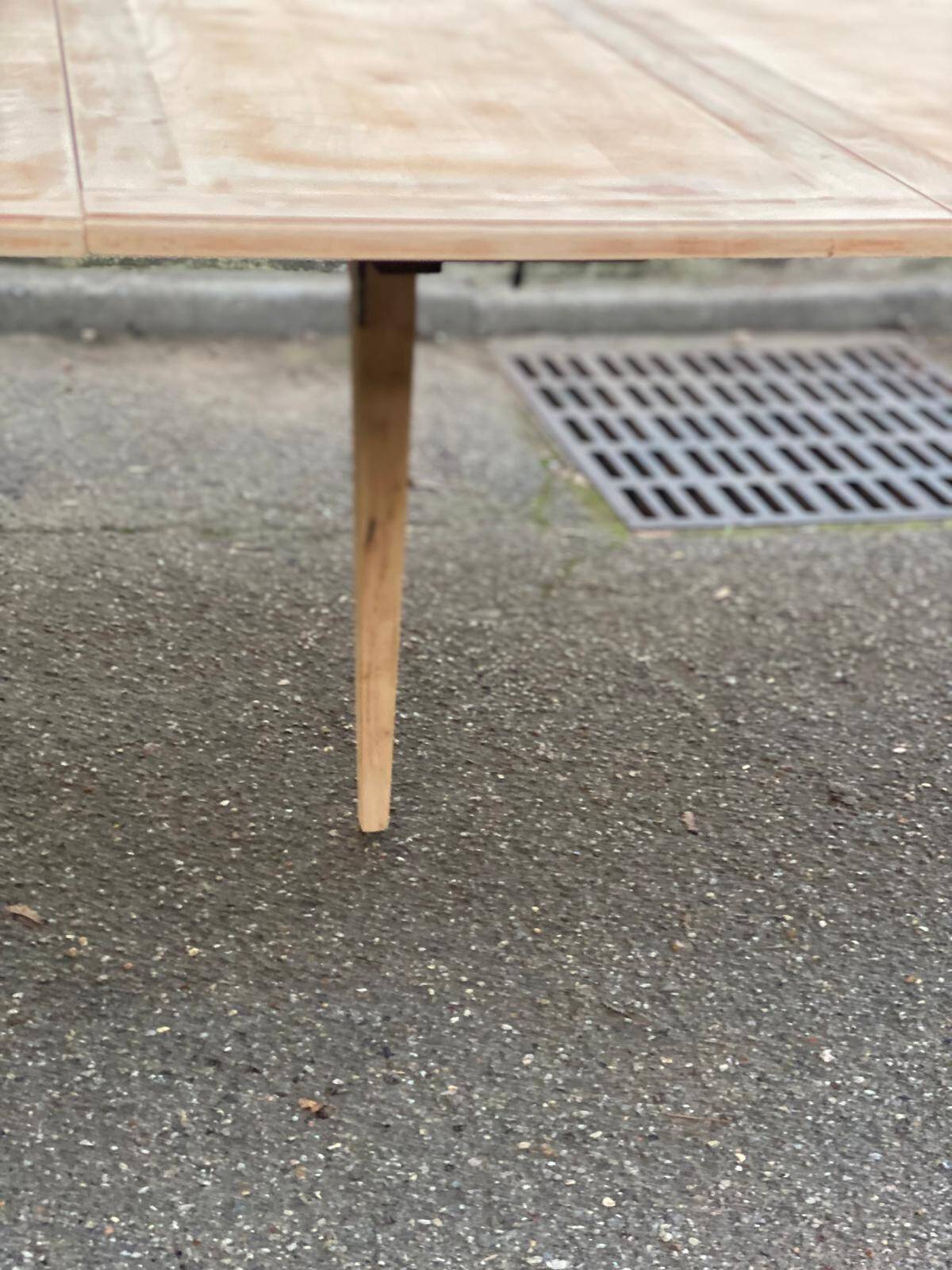 Renovated Louis XVI extendable round table from the 19th century, 260cm.