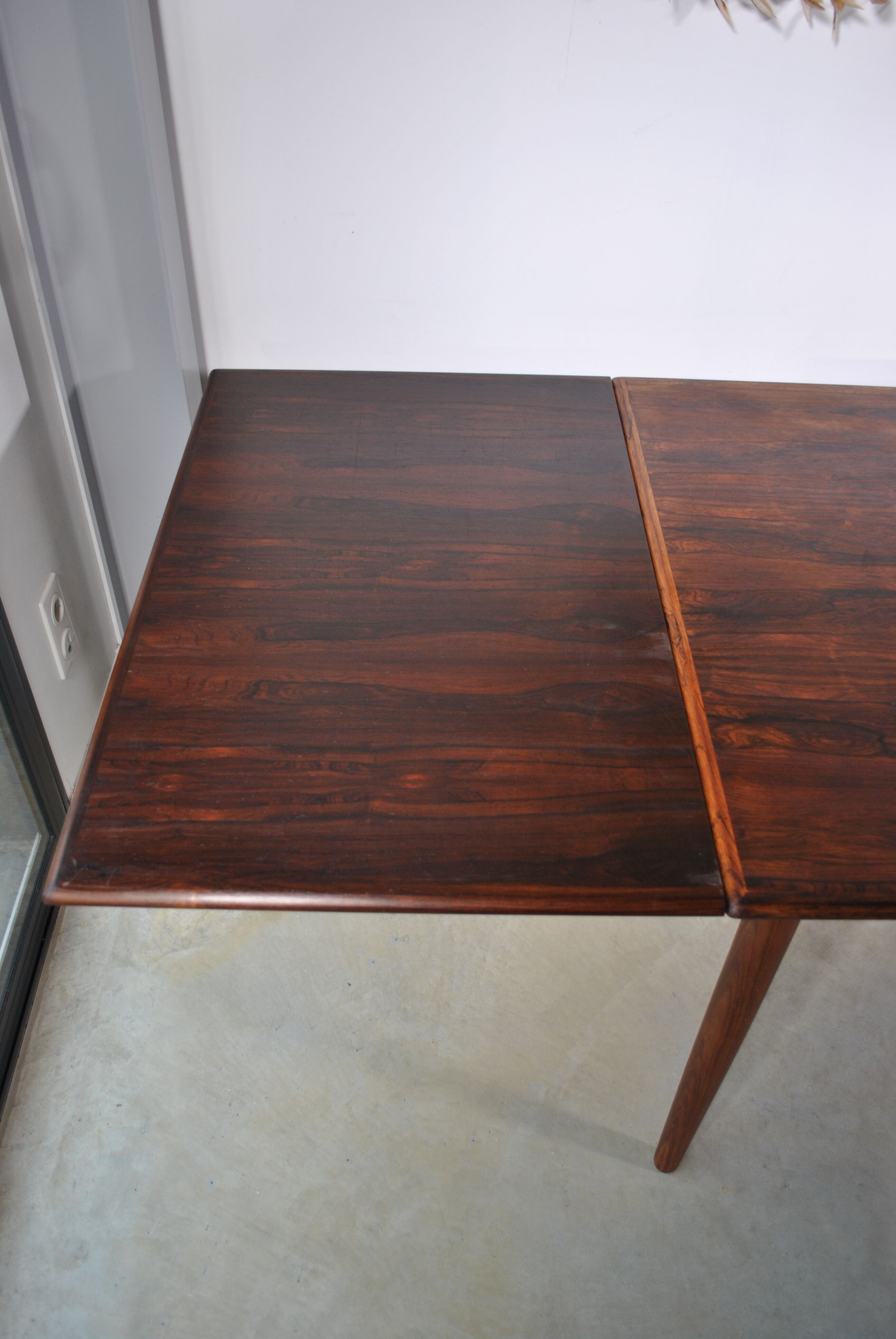 Extendable rosewood dining table year 60