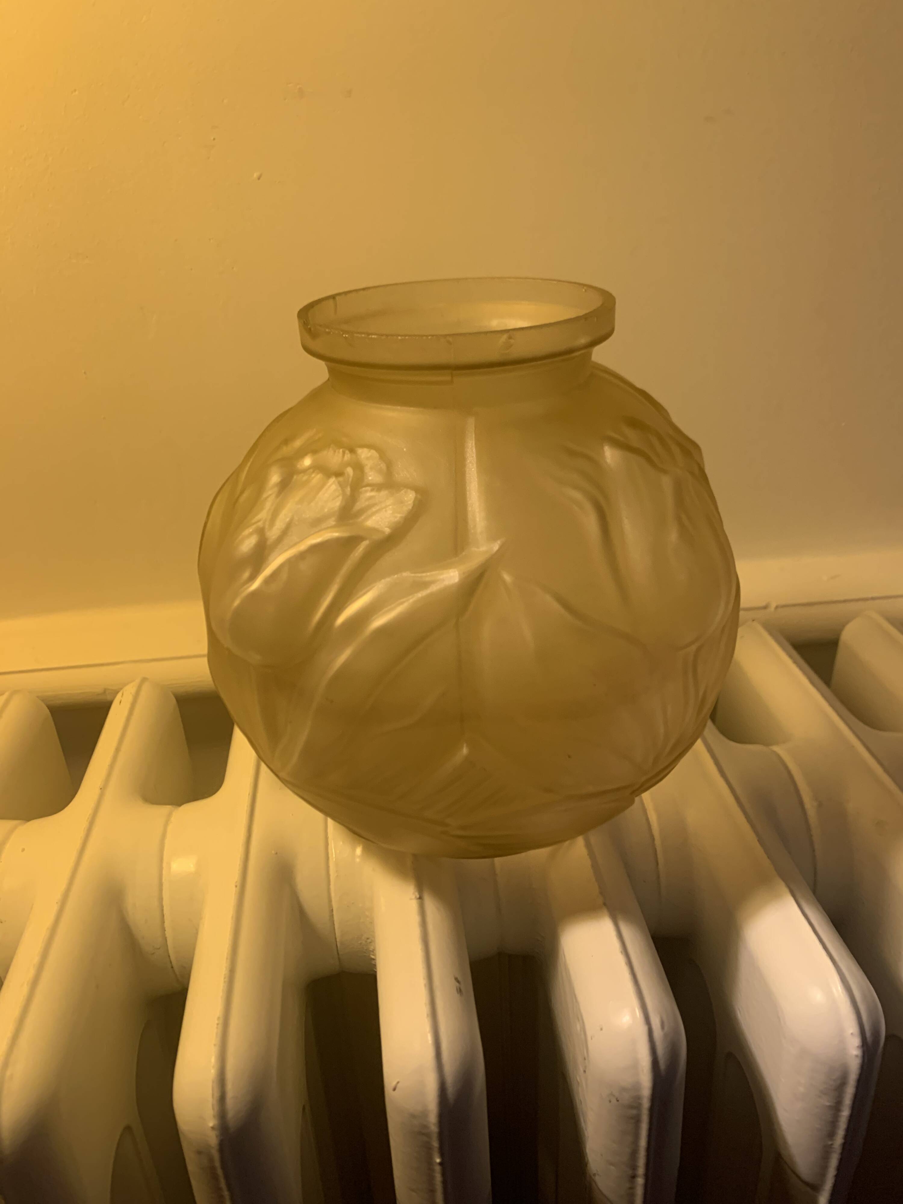 Art Deco ball vase decorated with tulips