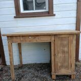 Wooden desk with 1 door