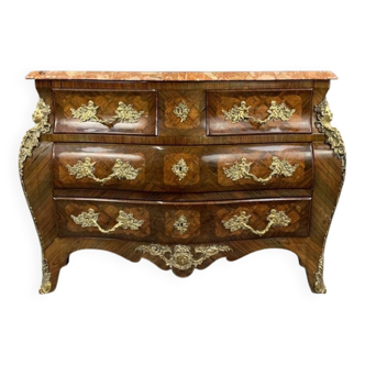 Commode galbée de style Louis XV, début du XXe siècle