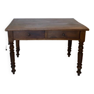 Farmhouse table with turned legs