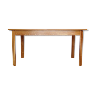 Extendable rectangular table in blond wood
