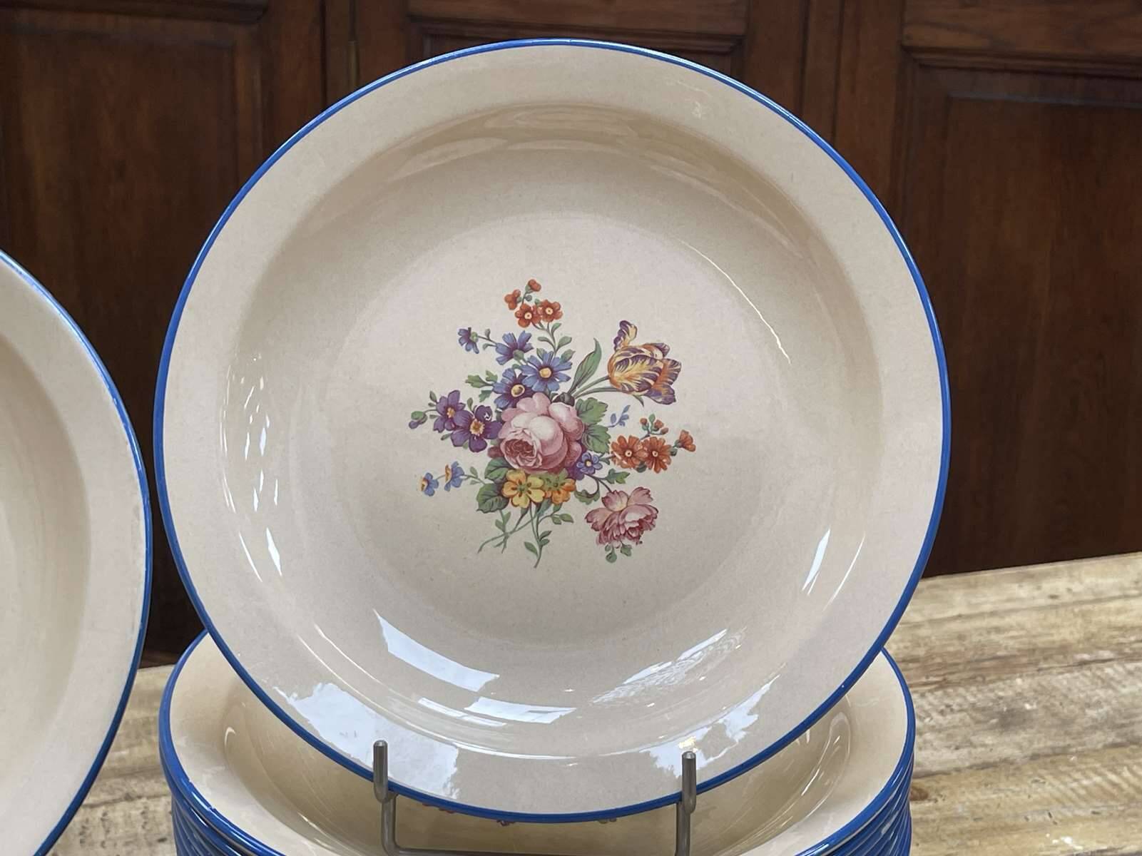 Salins Les Bains earthenware dinner service - 72 pieces
