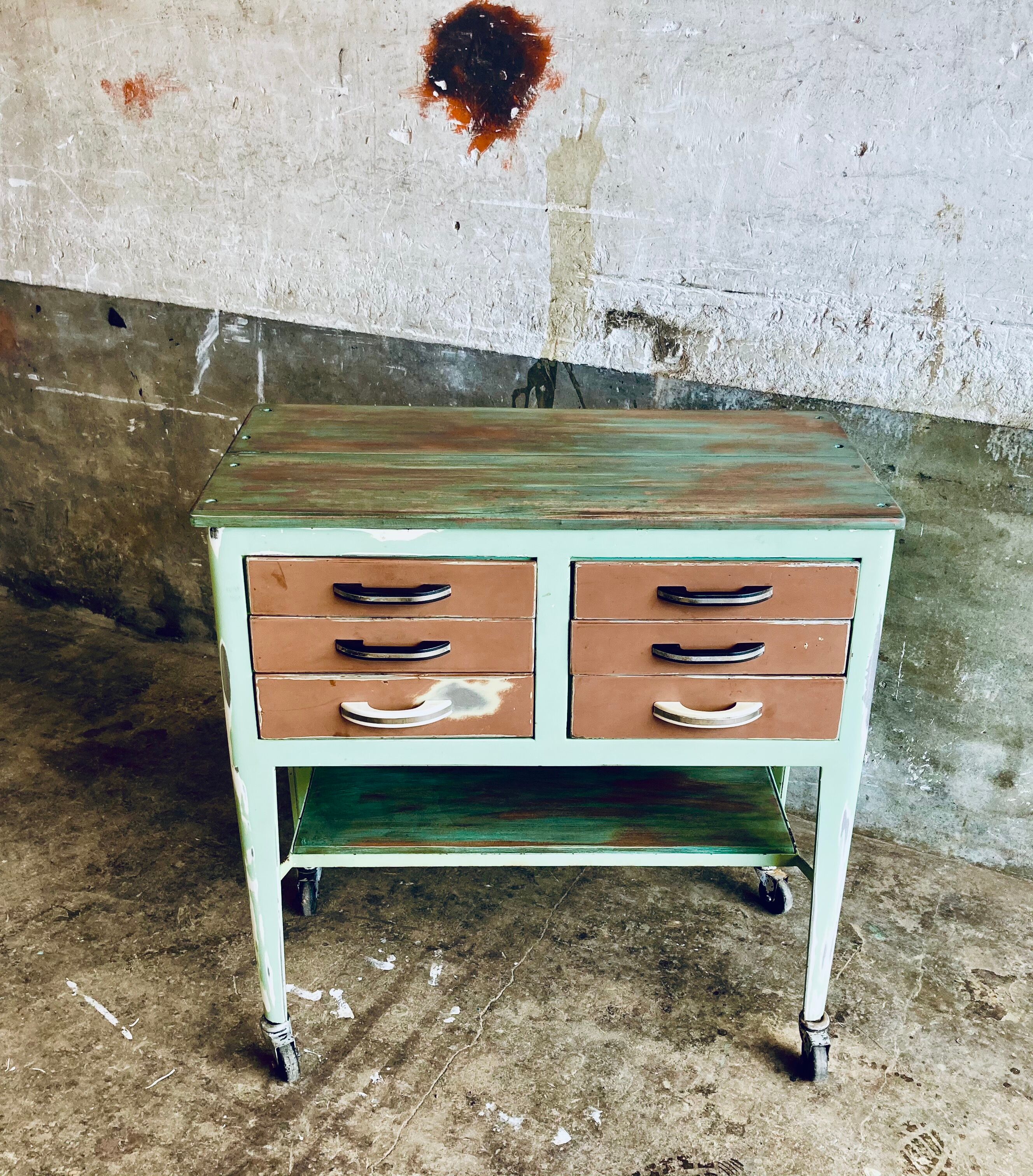 Mint dentist furniture