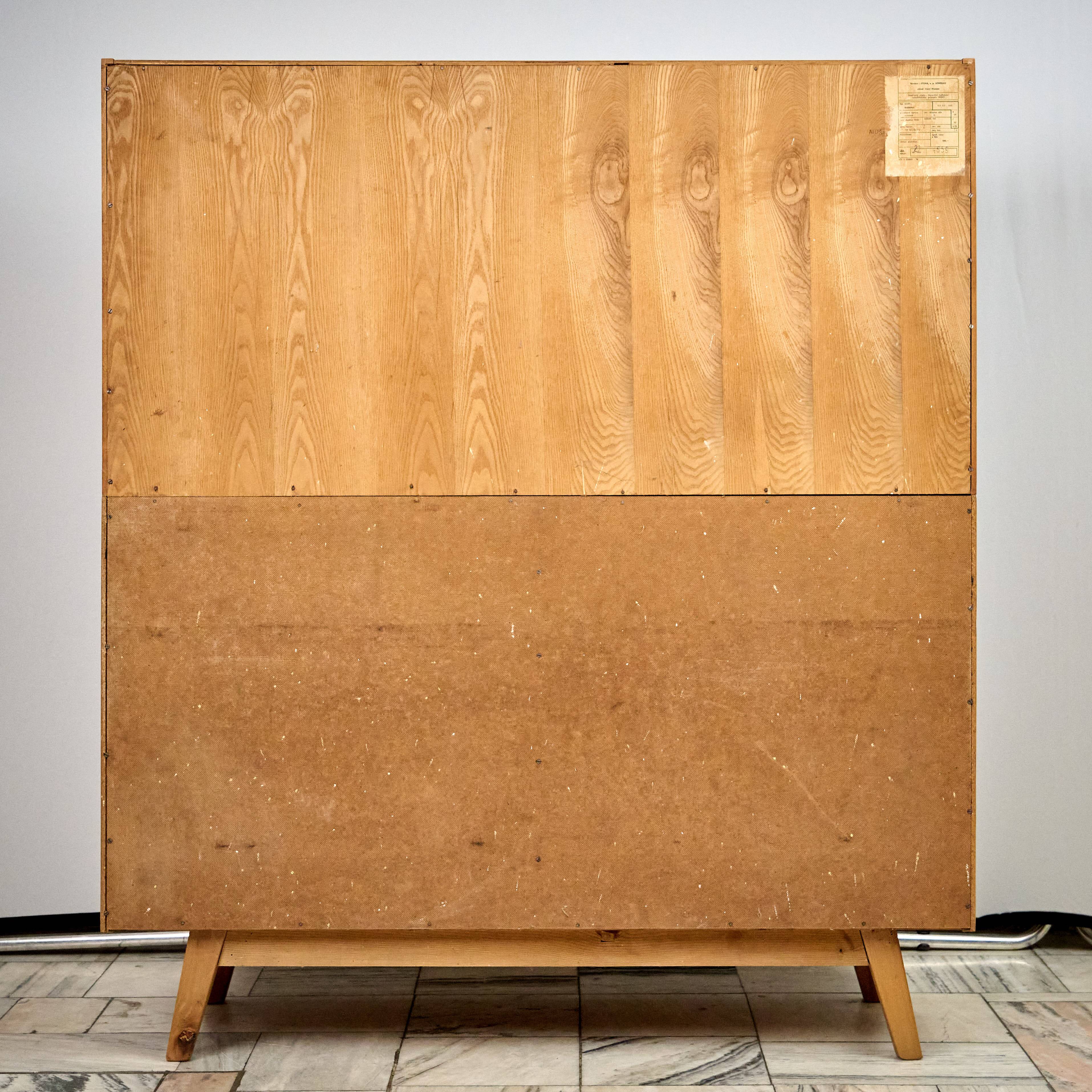 Vitrine par Hubert Nepožitek et Bohumil Landsman pour Jitona, années 1960.