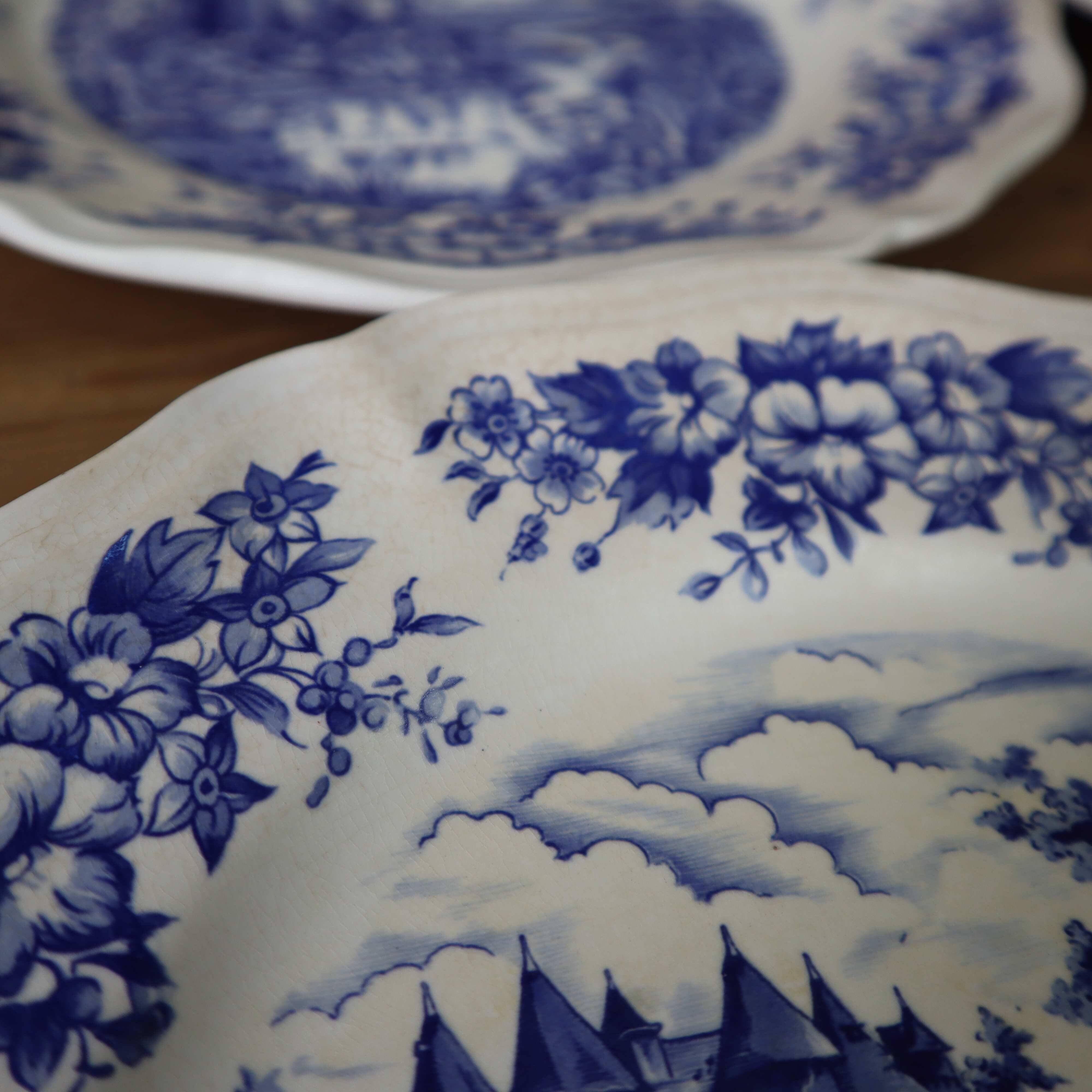 8 vintage Sarreguemines flat plates, Castle model