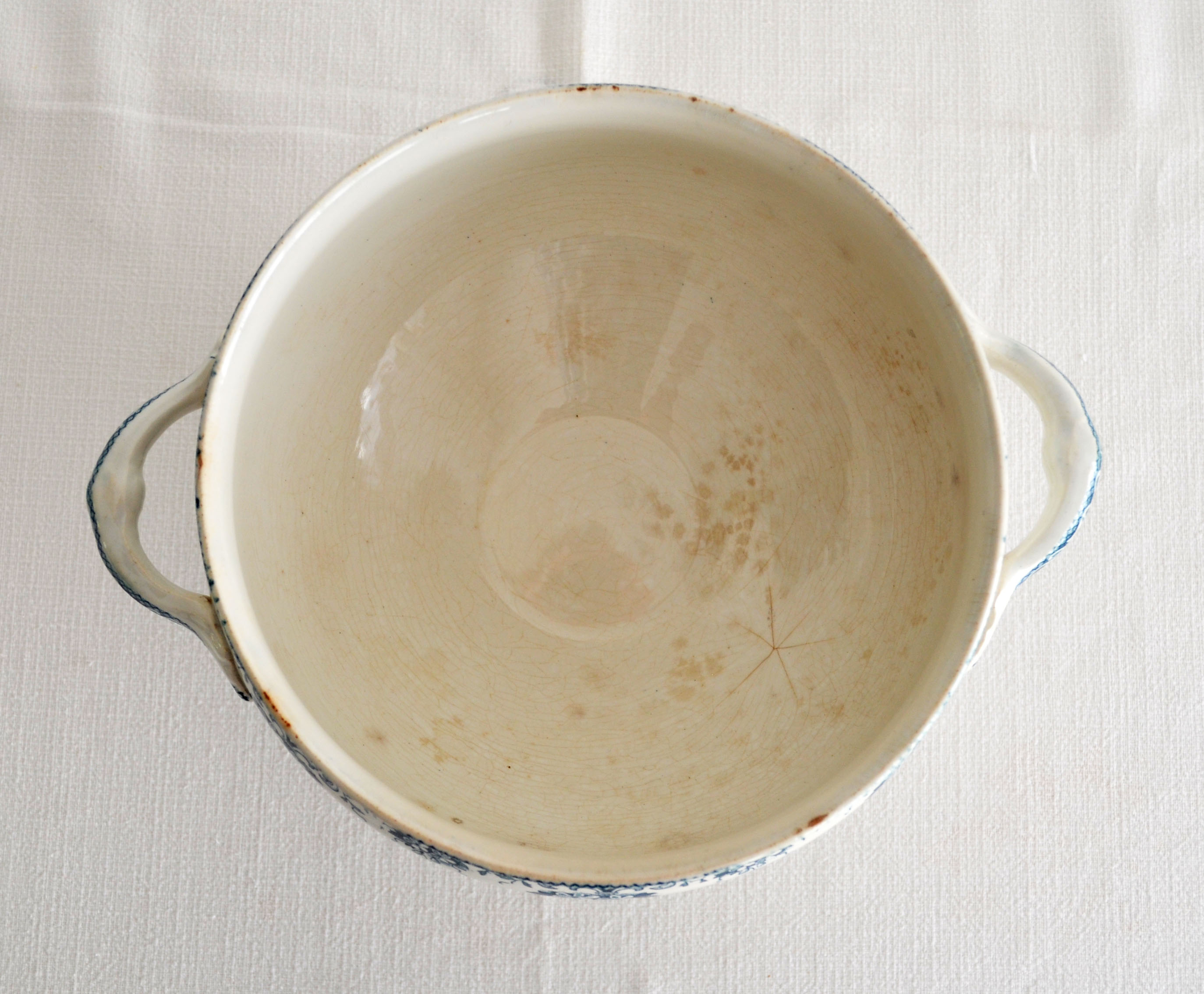 Tureen iron earth