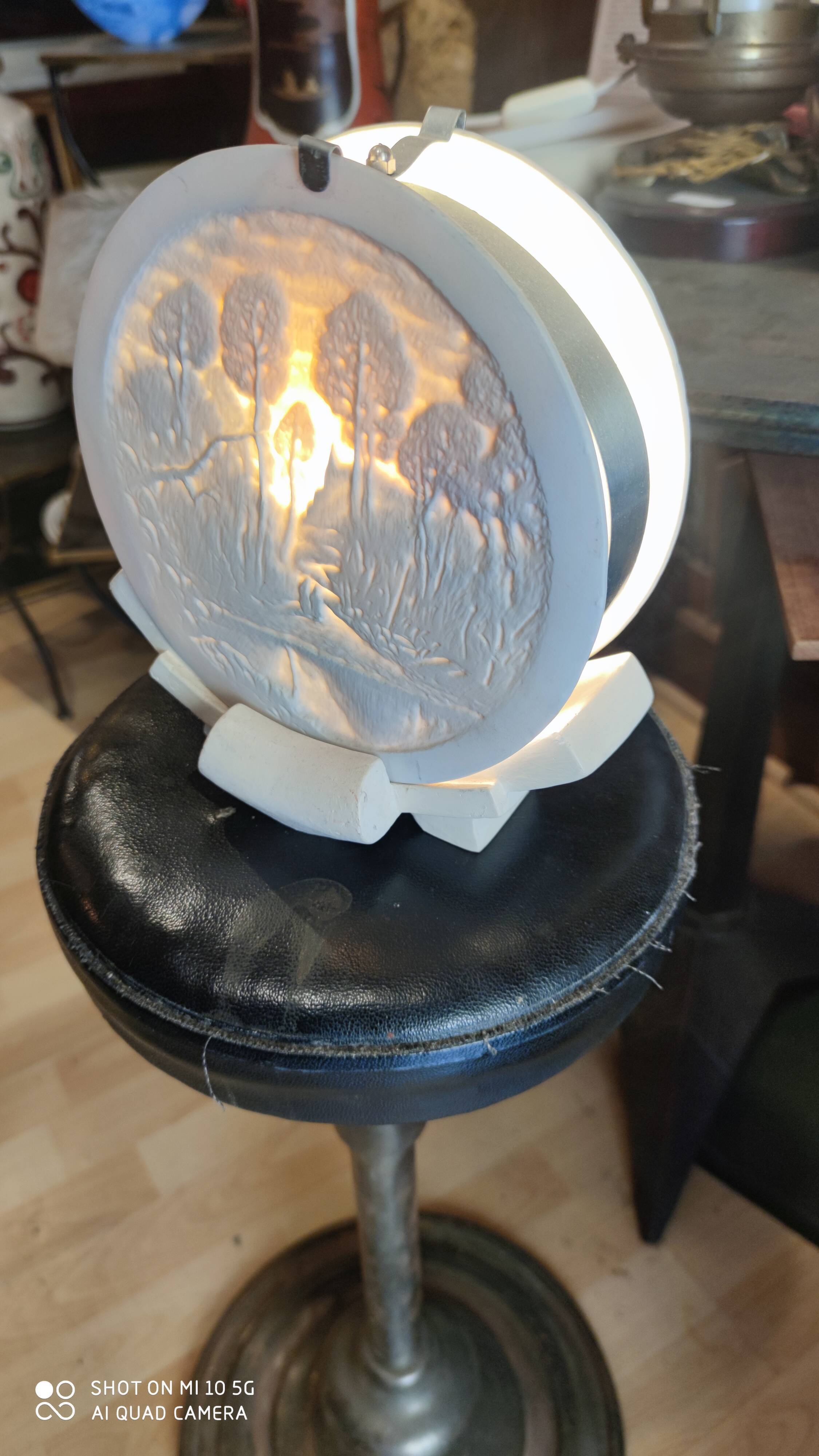 Lampe lithophanie en biscuit et stuc style arts décoratifs