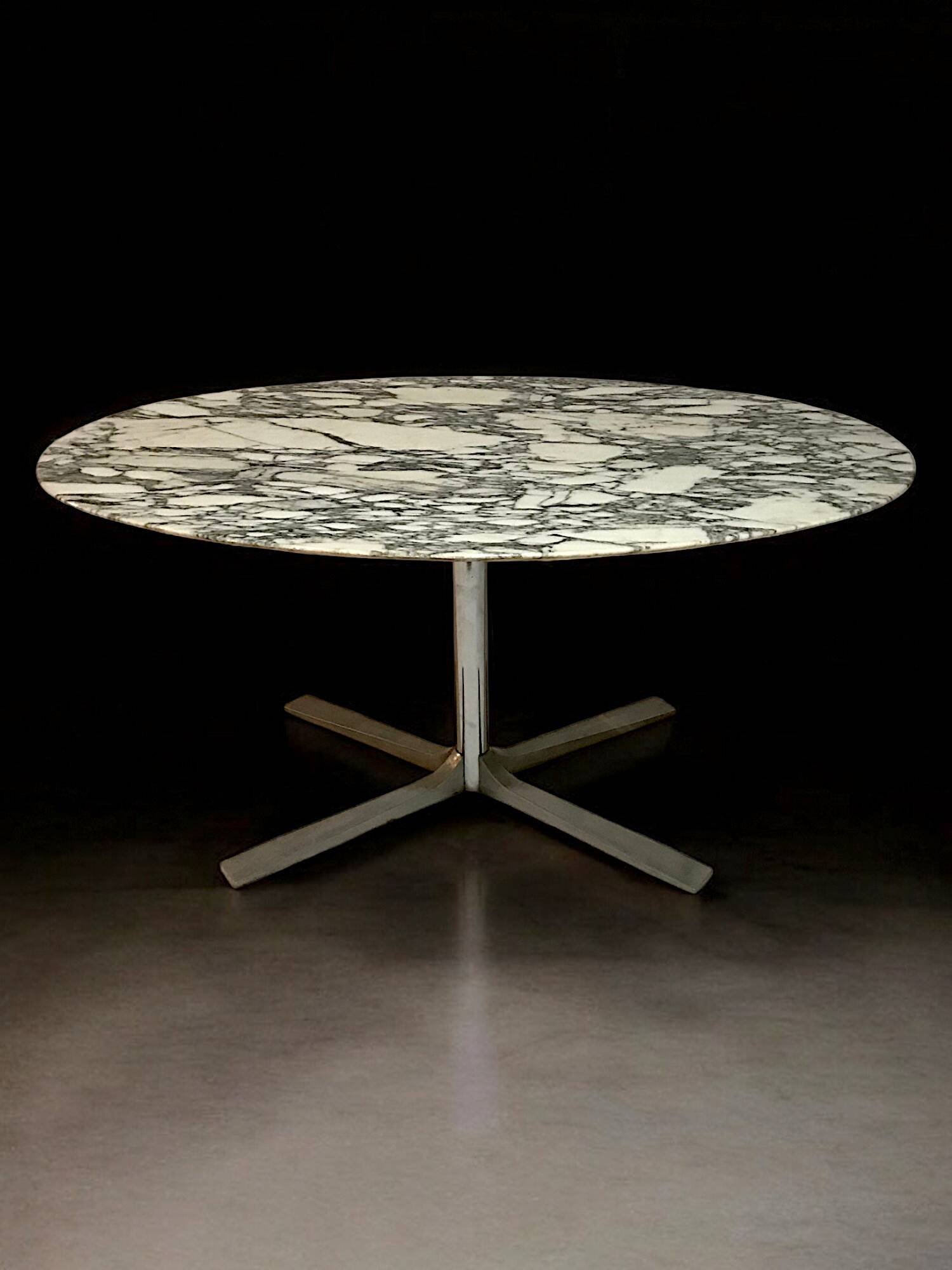 C. 1970 - White marble top dining table - Roche Bobois - France