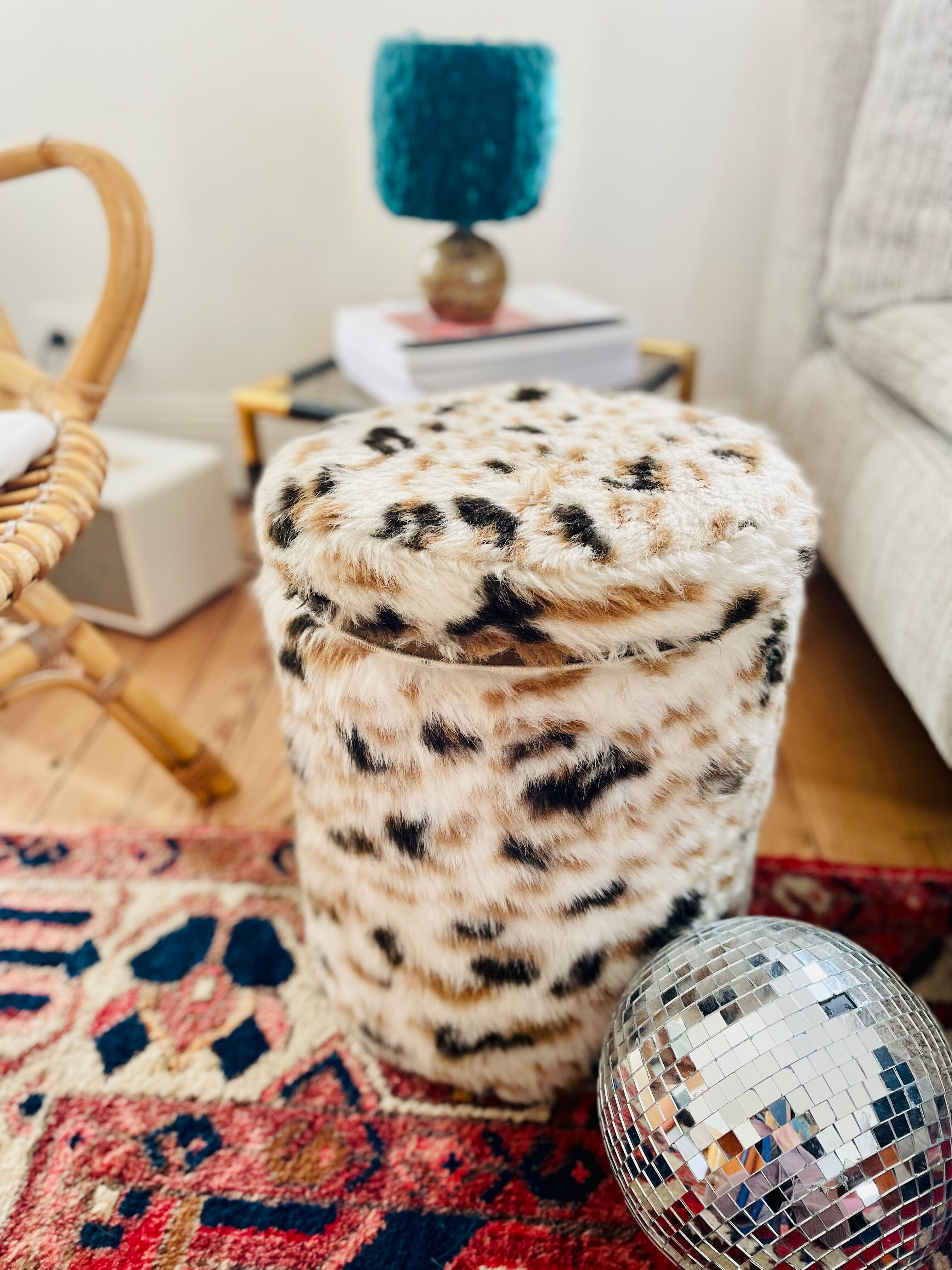 Vintage pile storage pouf 70s