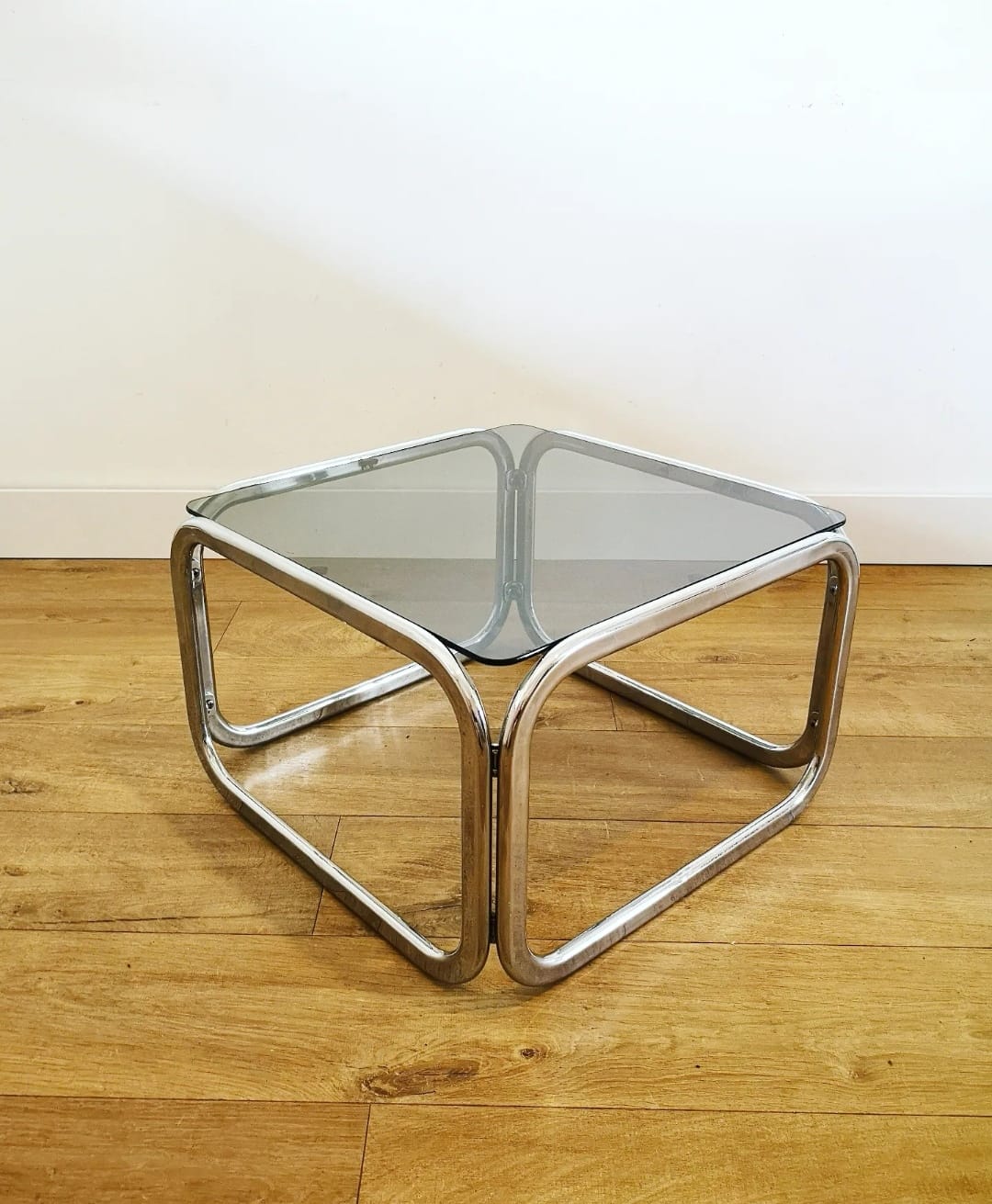70 sofa end in smoked glass and aluminum base