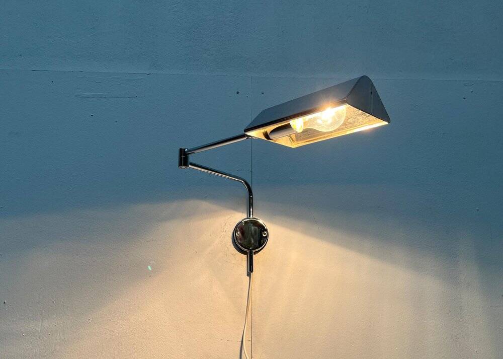 Mid-century Hollywood Regency chrome wall lamp by Florian Schulz for Interline, 1970s.